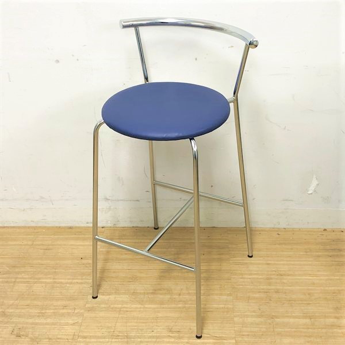 2018年製の美品　リフレッシュルームにぜひ！　オカムラ　ハイチェア　DZシリーズ
                        DZ  
                                    中古
            