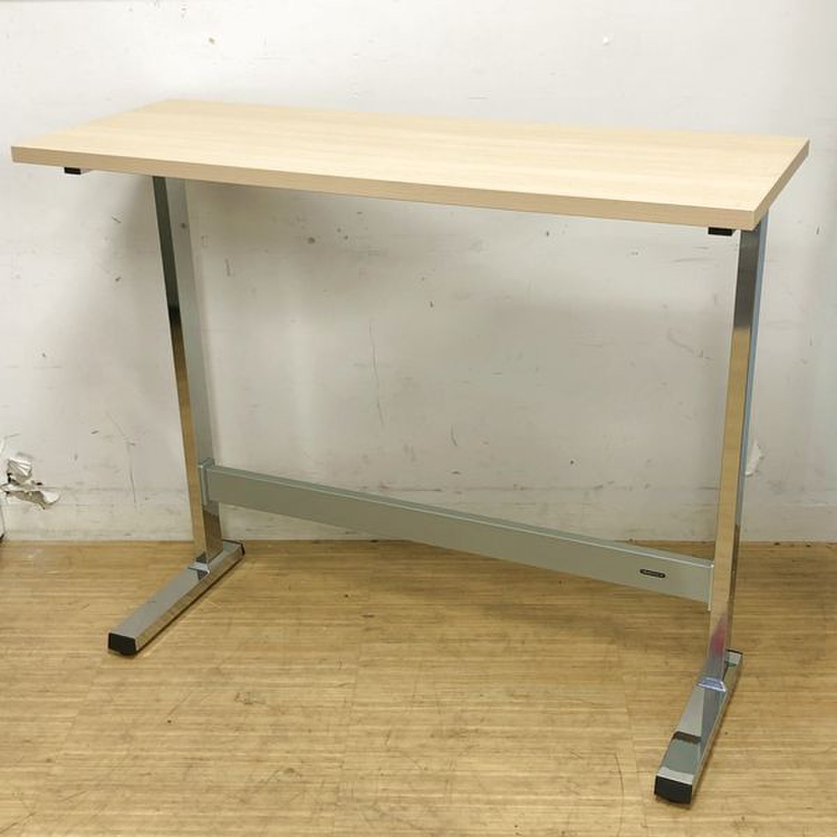2019年製の美品　ハイテーブル　スタンディングデスク　ランチテーブル　オカムラ
                        ランチテーブル
                                    中古
            