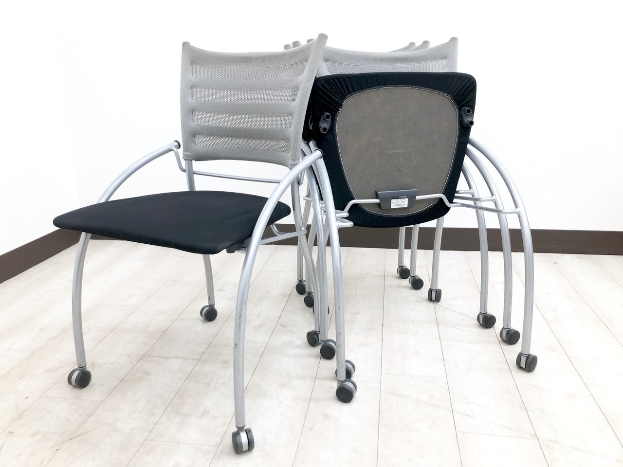 メッシュの4脚セット！　イトーキ　プリエ　グレー【RP】
                        プリエ2 
                                    中古
            