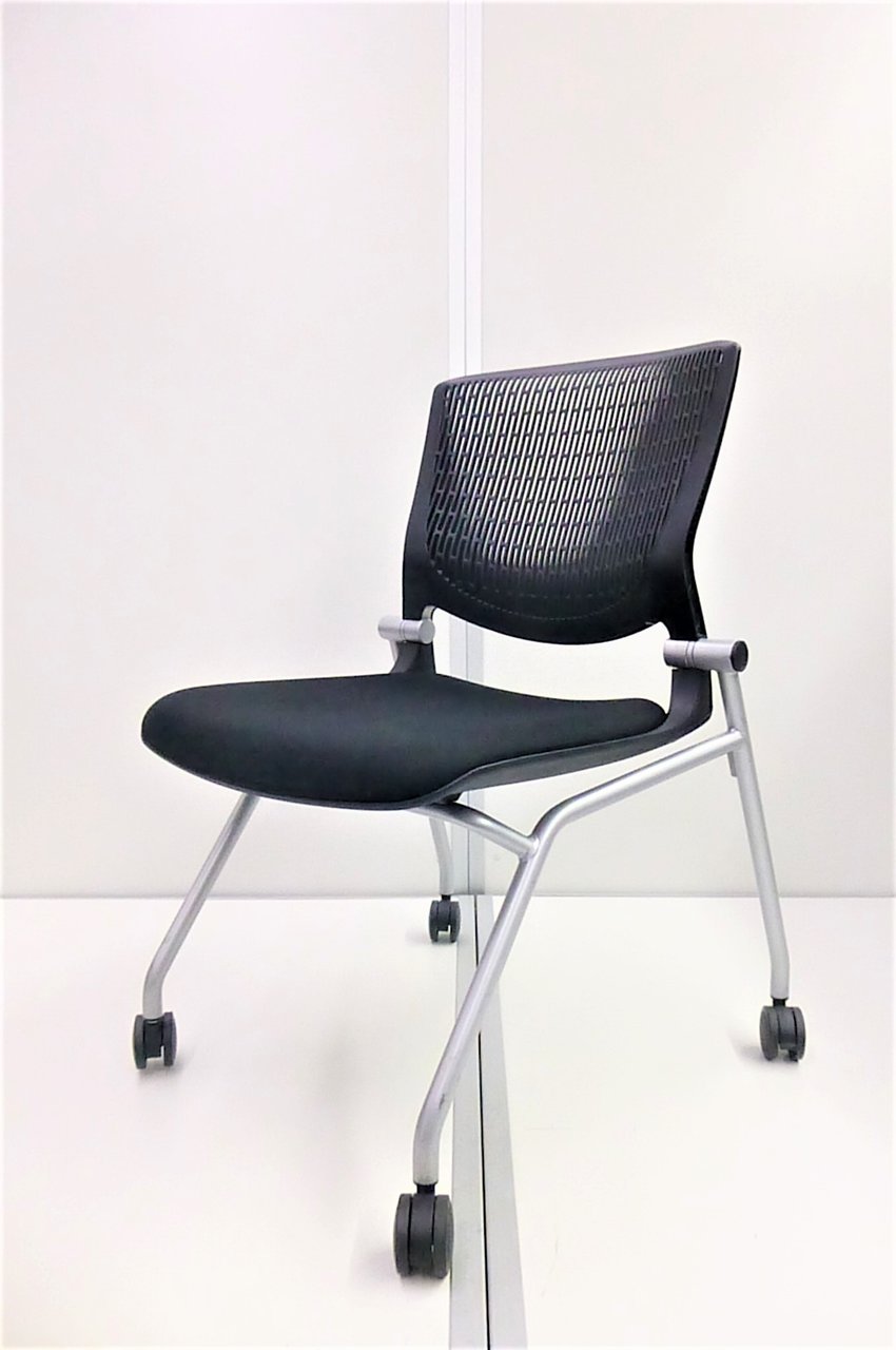 【KS】【全国の在庫集められます】ミーティングチェアで1番の売れ筋！しなやかにワーカーを受け止めるスリット構造のベンディングシェルを採用！洗練されたデザインのミーティングチェア‼
                        グラータ
                                    中古
            