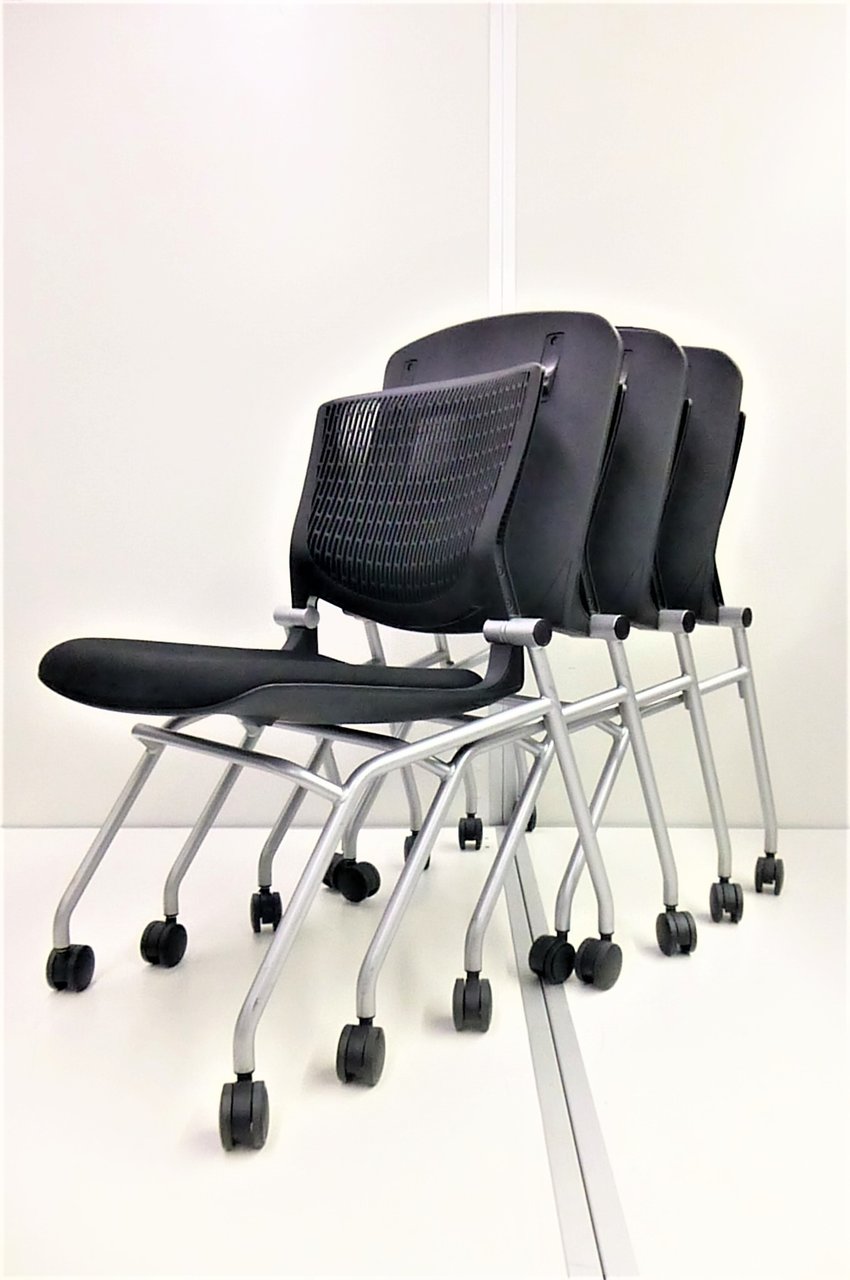 【KS】【全国の在庫集められます】ミーティングチェアで1番の売れ筋！しなやかにワーカーを受け止めるスリット構造のベンディングシェルを採用！洗練されたデザインのミーティングチェア‼
                        グラータ 
                                    中古
            