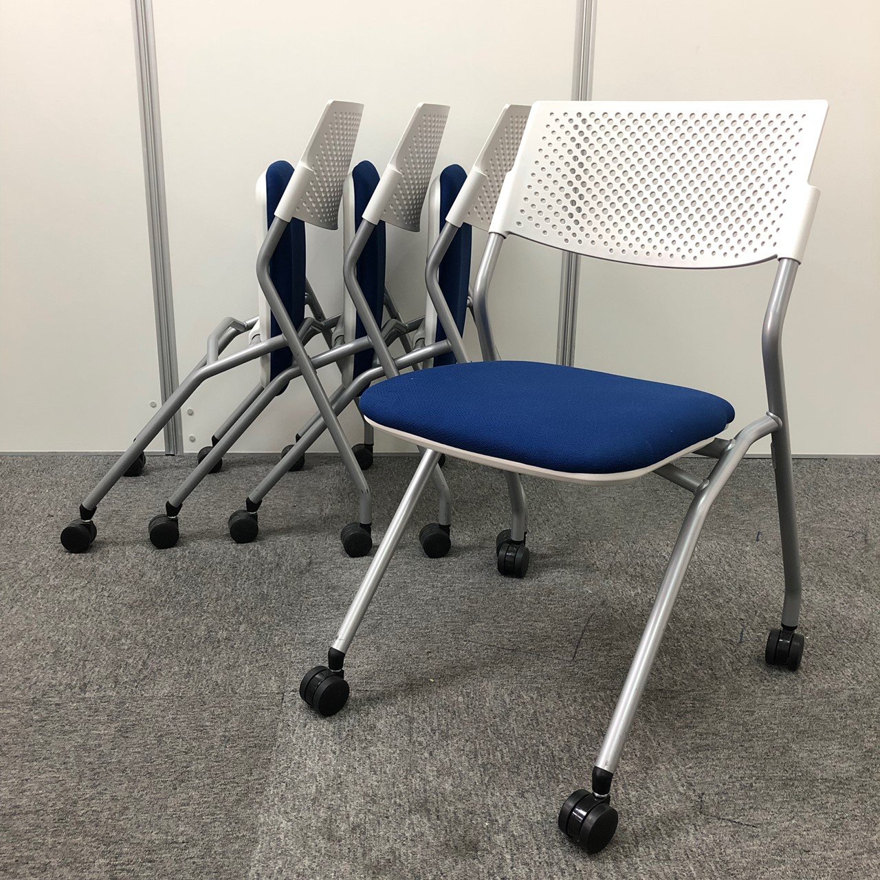 【清潔感抜群のチェアのセット商品！】商談スペースなどに是非！セットでお買い得価格！　状態良好
                        FM-265シリーズ 
                                    中古
            