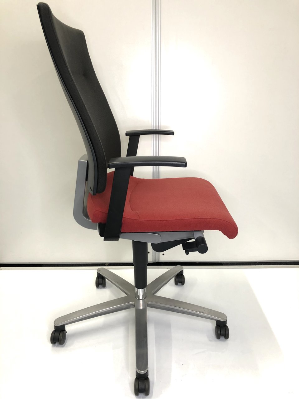 中古】ソリス Wilkhahn/ウィルクハーン 肘付ハイバックチェア