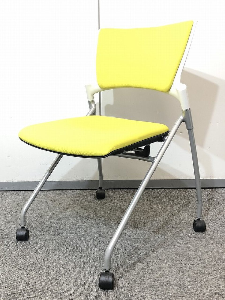 【ロット商品】鮮やかライトグリーン！座面を跳ね上げるネスティングタイプ|キャスター付【AM在庫】
                        マノス 
                                    中古
            