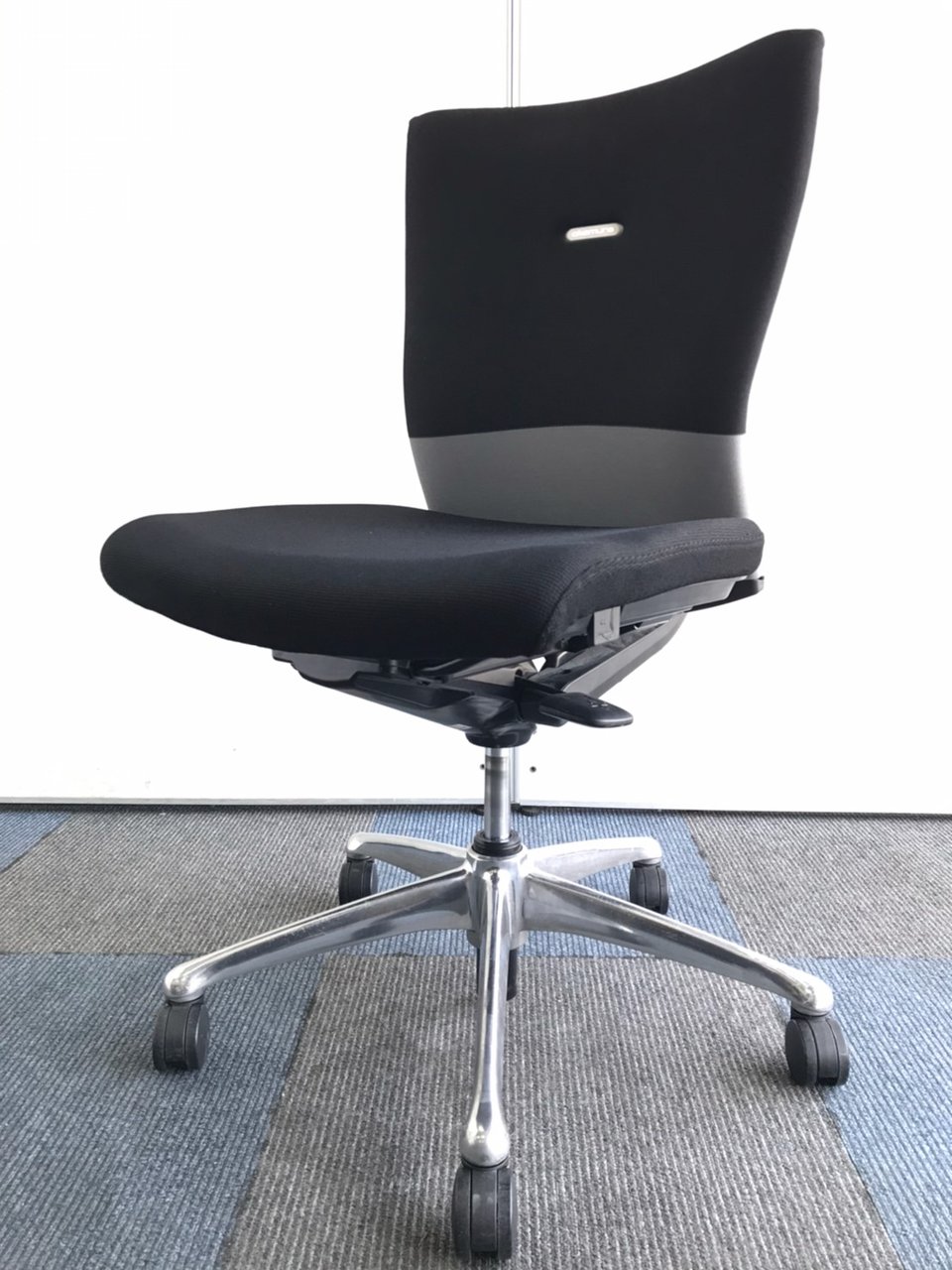 【4脚のみの入荷】人間工学に基づいたチェア！
                        フィーゴ 
                                    中古
            