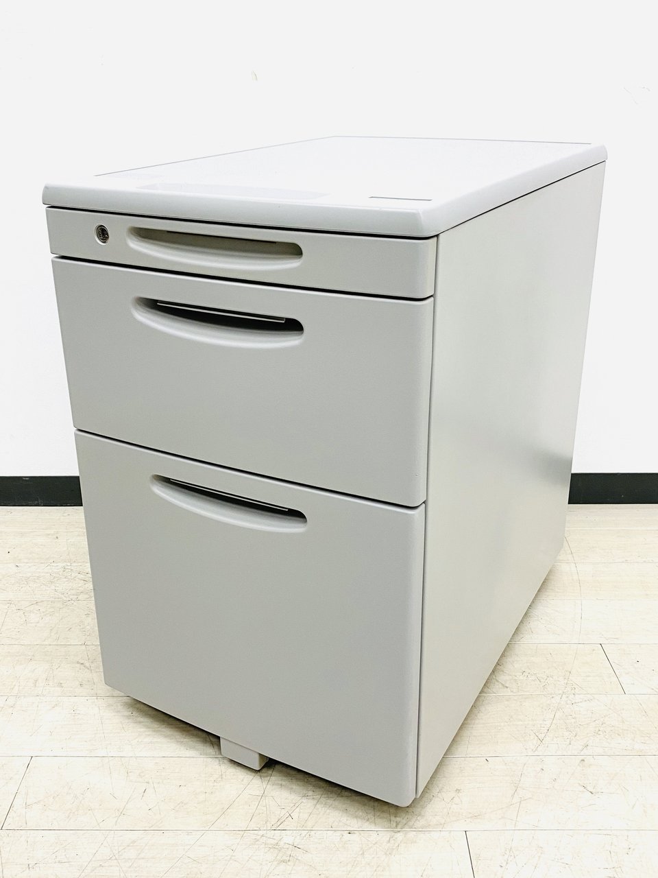 3段ワゴン　オカムラ製ＳＤ　美品 中古】SD オカムラ/okamura ワゴン3段 285303 - 中古オフィス家具なら