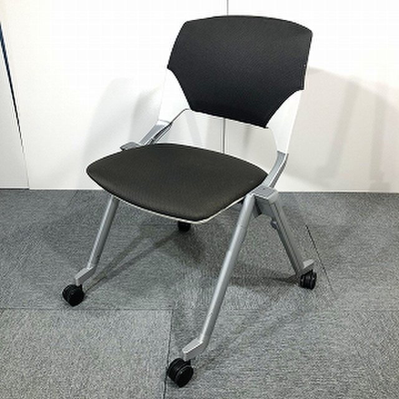 【在庫入替の為お安く！】【6脚入荷！】｜ネスティングチェア｜定番のブラックカラー！会議室や休憩室におすすめです！
                        FM-320 
                                    中古
            