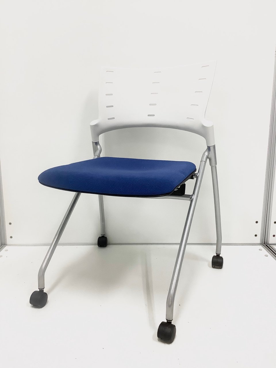 人気／定番／商品入替セール／20％OFF　◆イトーキ／ITOKI◆マノス／MANOSS　※本体カラー：ブルー／ホワイトシェル
                        マノス 
                                    中古
            