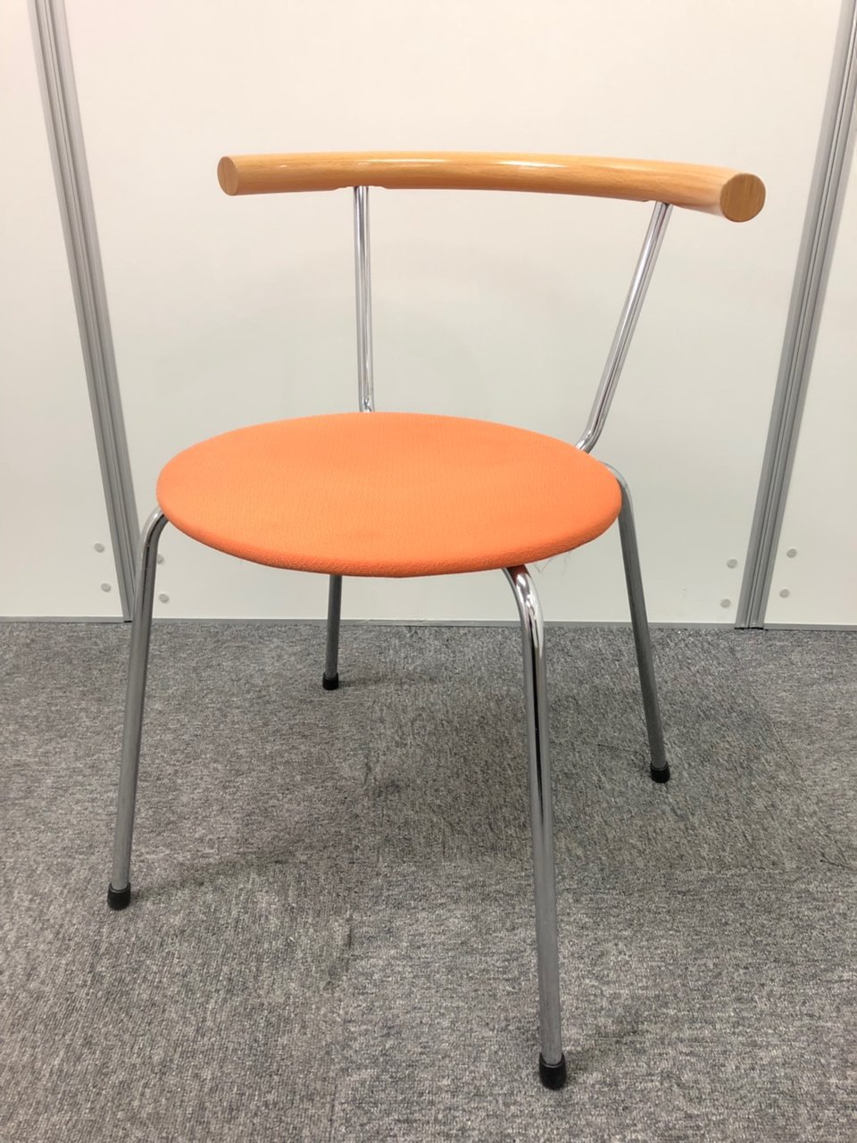 【おつとめ品】【コスパ抜群！オシャレな空間にぴったりなチェア！】ロット入荷の為、数揃います！
                        イートイン チェア 
                                    中古
            