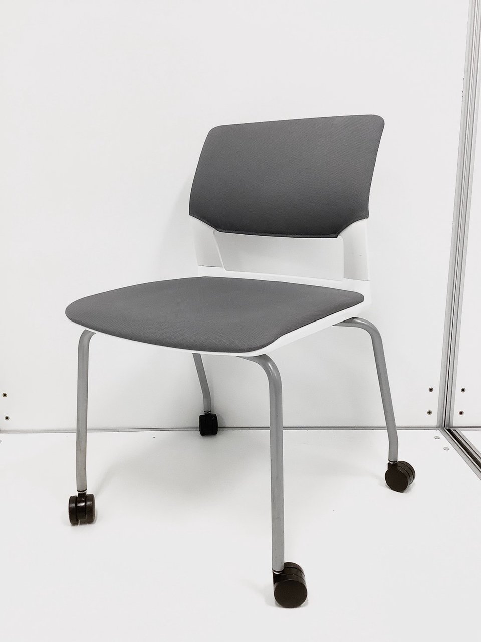 人気／定番／低価格／品質良好　◆コクヨ／KOKUYO◆CK-160　※本体カラー：ストレートグレー×ホワイト（シルバーフレーム）
                        160シリーズ 
                                    中古
            