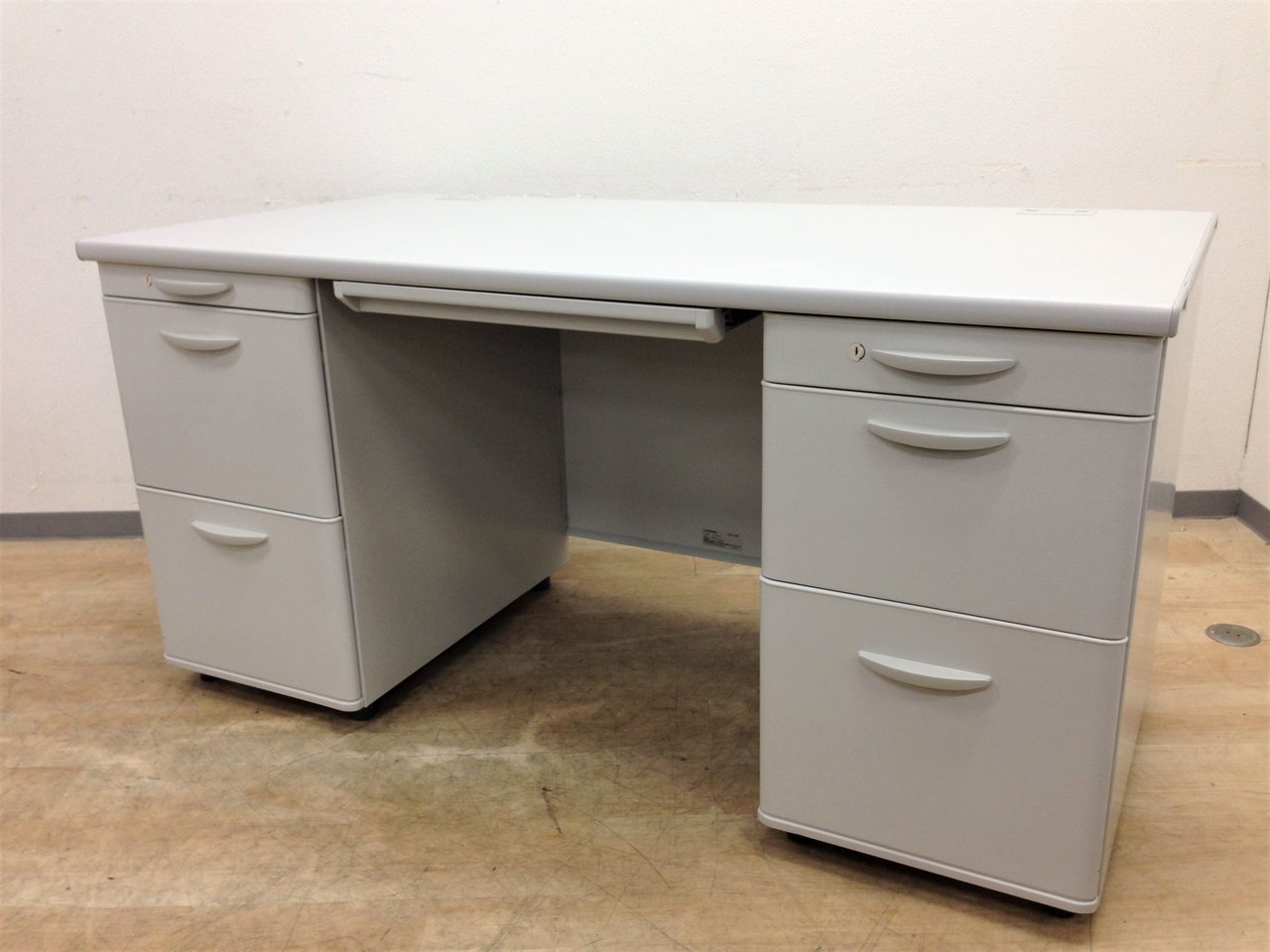 【収納力抜群】両サイドに収納スペース　これで収納に困ること間違いなし⁉
                        その他シリーズ
                                    中古
            