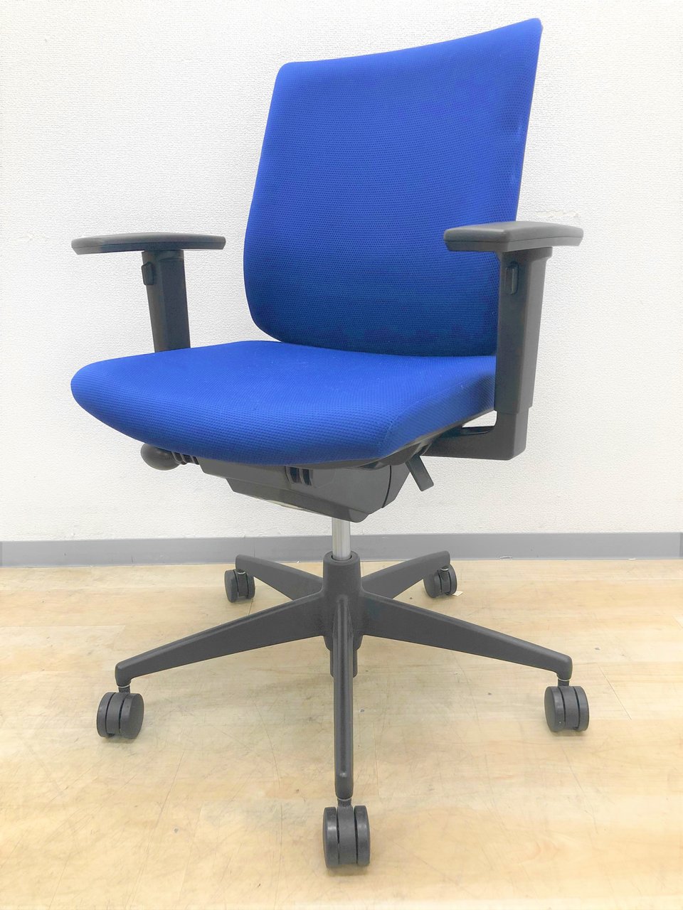 【在庫入替セール品】クッション厚めで腰痛を軽減　ウィザードチェア
                        ウィザード 
                                    中古
            