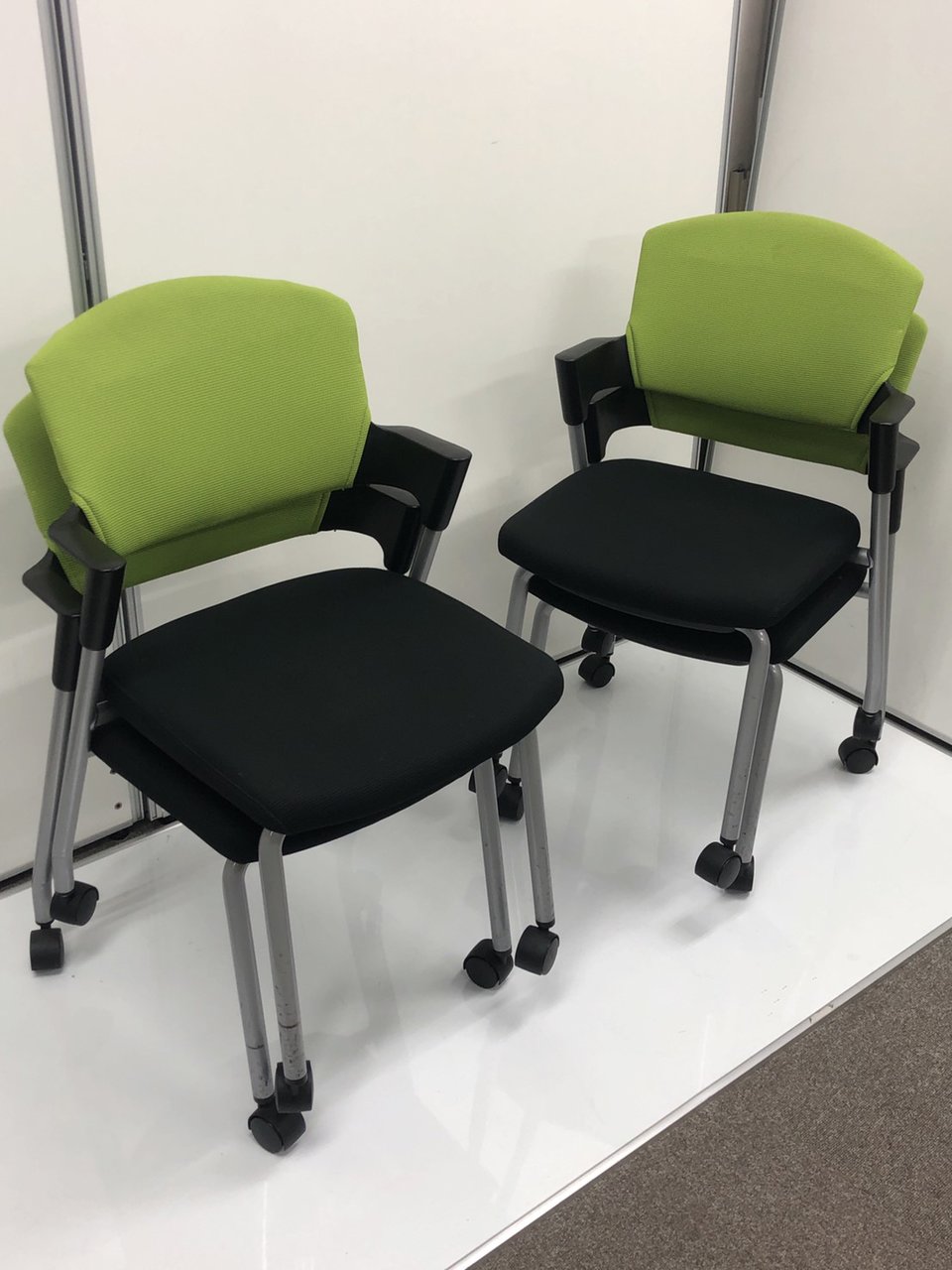 【4脚1セット！】バラ買いよりお得！【この時期の増員に如何ですか】
                        プロッティ（キャスター付） 
                                    中古
            