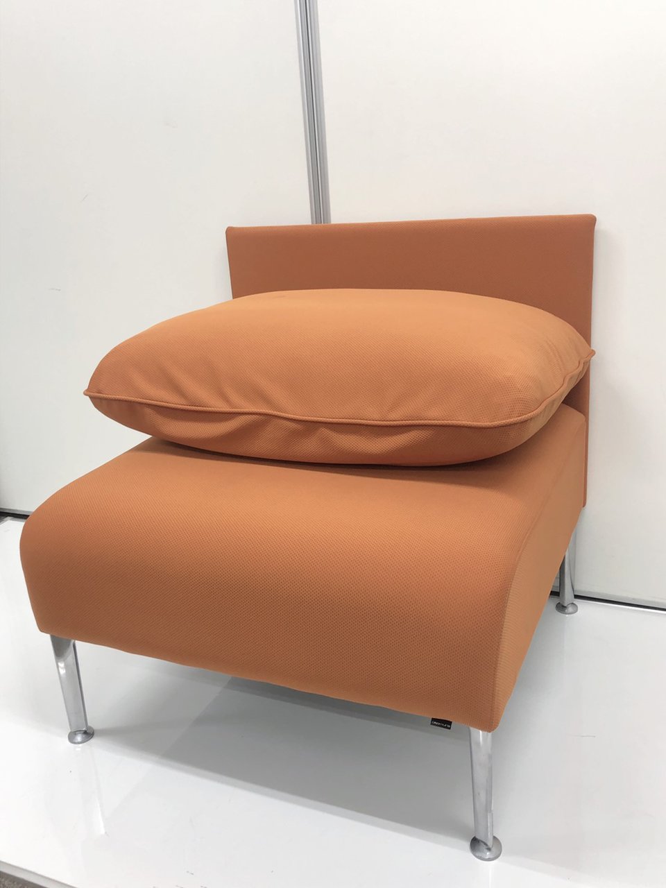 【1人掛けソファ】パンプキンカラー【座面広々ゆったり】
                        マッフル 
                                    中古
            