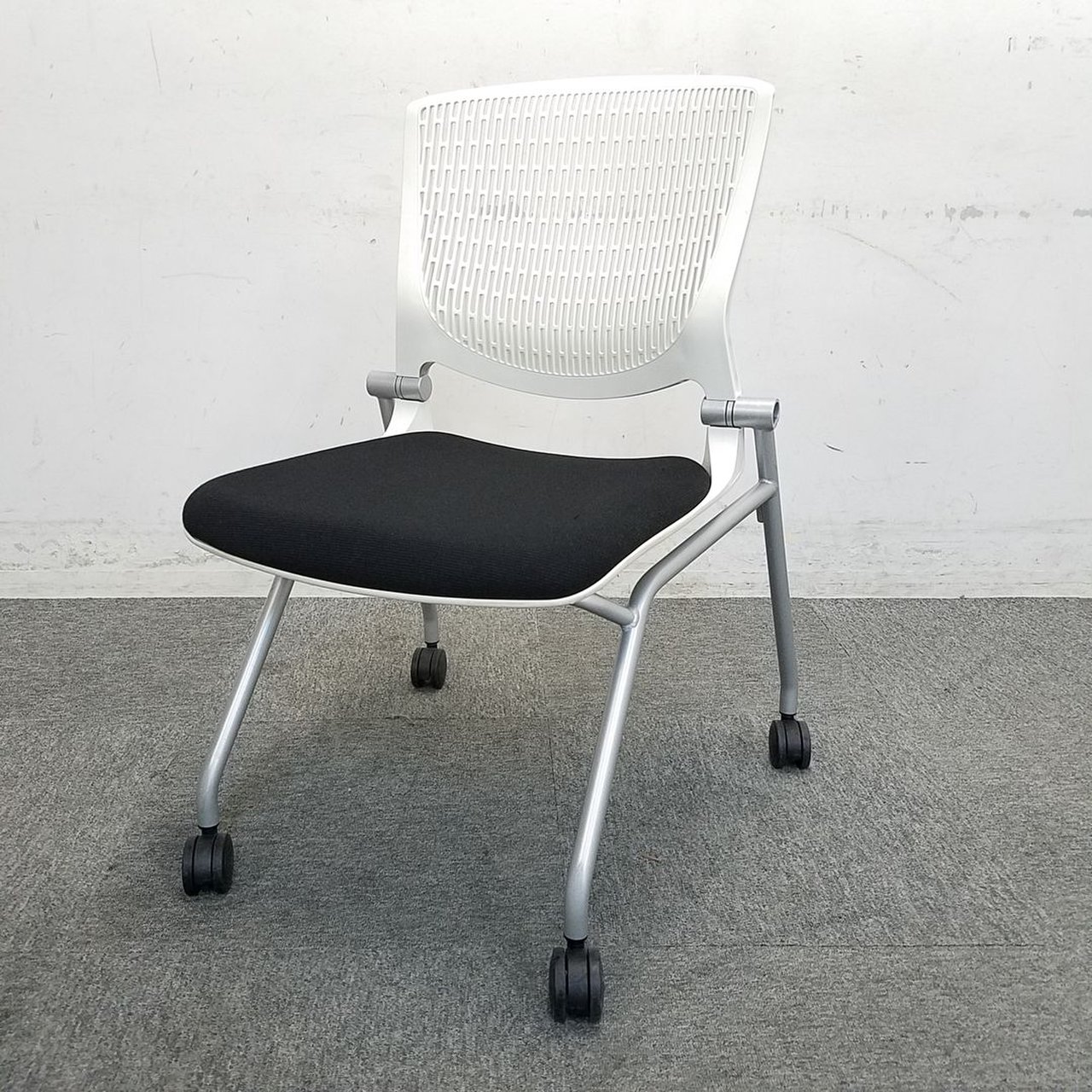 【人気商品】オカムラ製｜オシャレなデザインが人気のグラータチェアが入荷致しました☆★☆
                        グラータ 
                                    中古
            