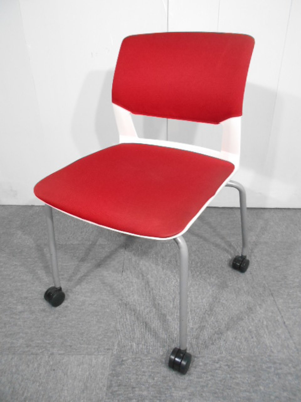 情熱のレッド｜スタッキングチェア｜コクヨ製｜関西倉庫在庫
                        160シリーズ 
                                    中古
            