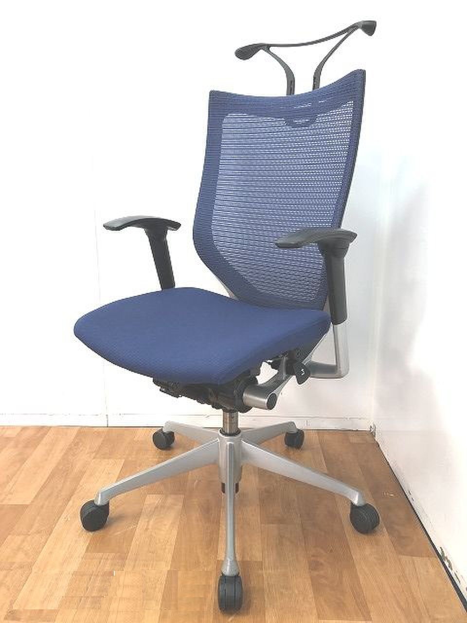 人気商品！！【コートハンガーと可動肘付き背もたれメッシュモデル！！】
                        バロン 
                                    中古
            