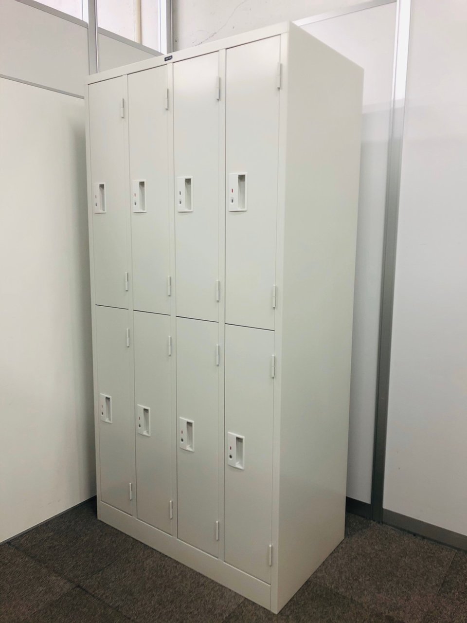 【メーカー倉庫に在庫あり】常に品薄の8人用ロッカーの新古品が緊急入荷！
                        NLK
                                    新古品
            