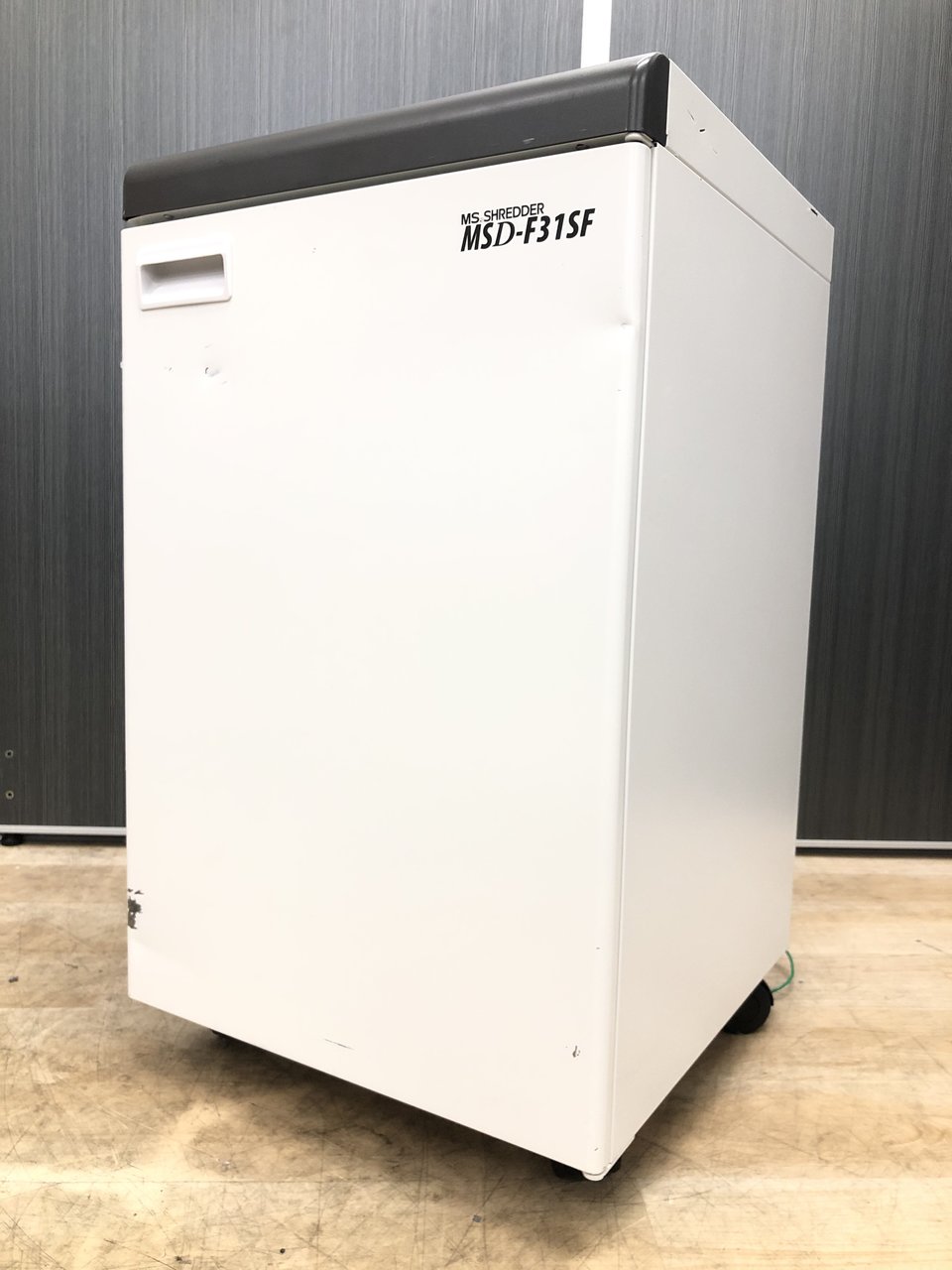 【おつとめ品】【スパイラルカット】55枚の最大裁断枚数に加え、裁断音を抑えクズ容量もかさばらない優れもの！！【岐阜】【大垣】【愛知】【名古屋】【静岡】【東京】
                        MSDシリーズ 
                                    中古
            