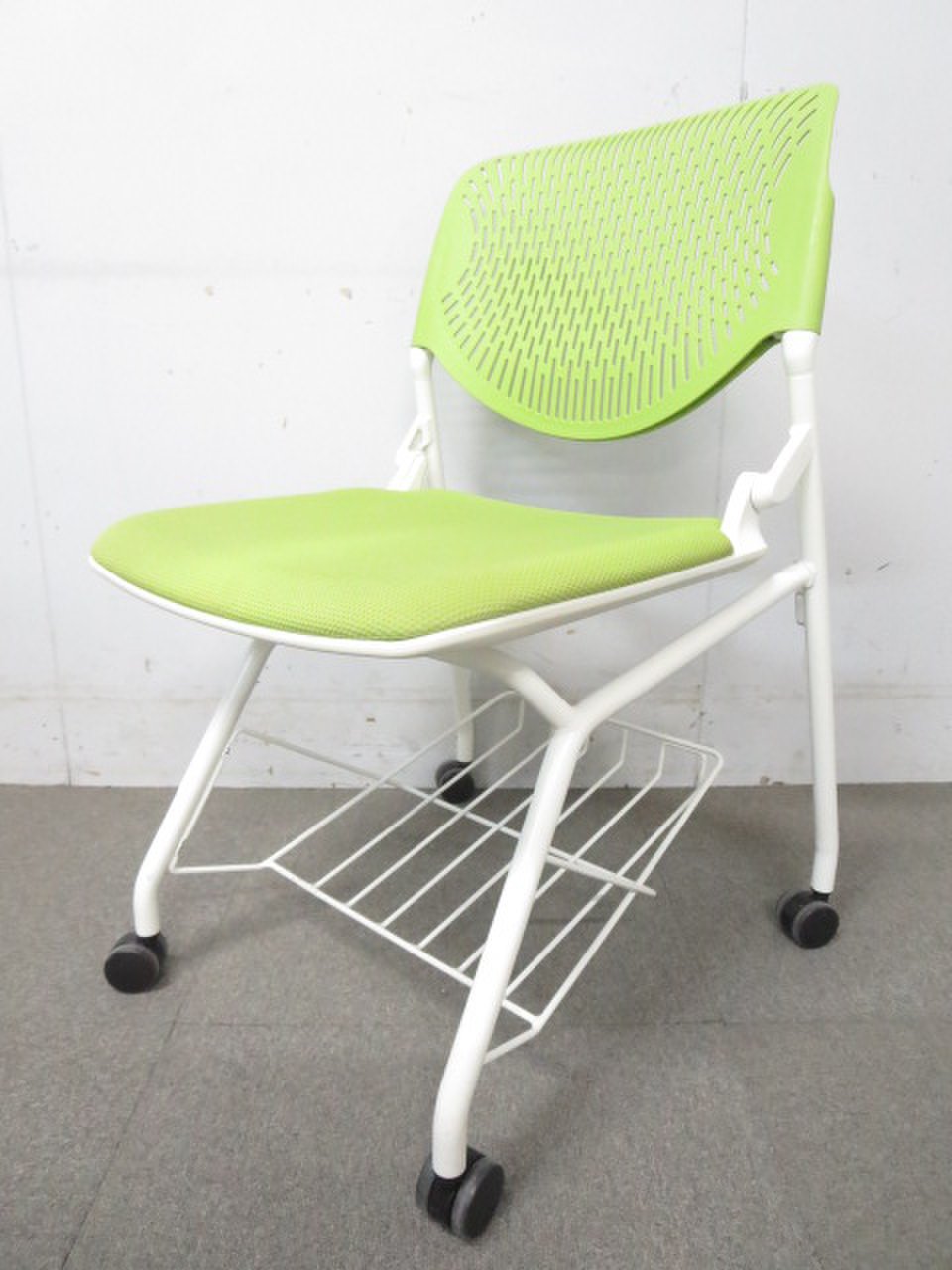 【KS】【最大400脚揃います！】
荷台付きで小物類を簡易収納！
倉庫に大量入荷！

                        ルナ 
                                    中古
            