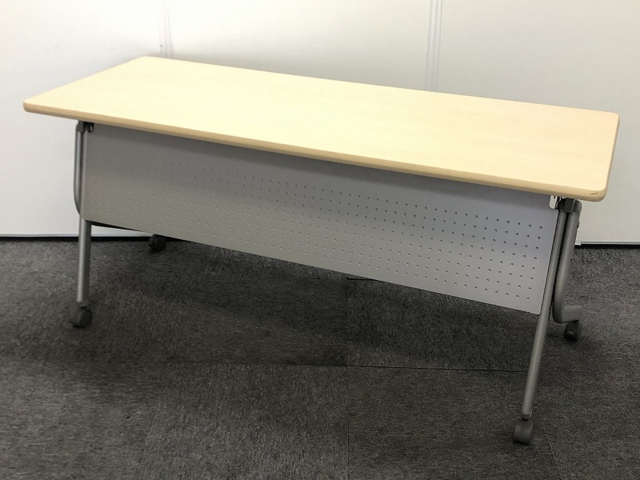 中間サイズのサイドスタックテーブル！！折り畳んで収納も可能！！
                        SP型
                                    中古
            