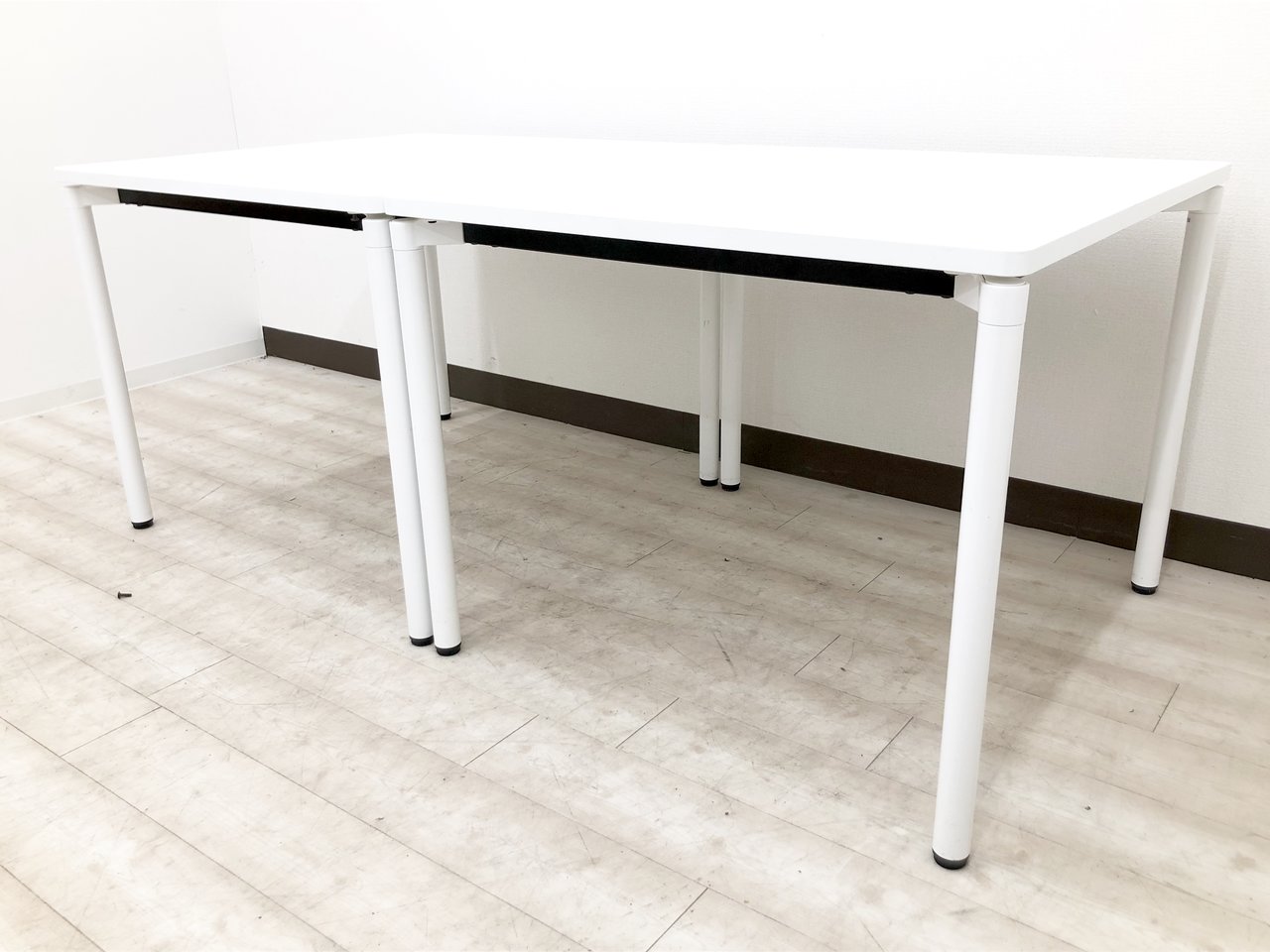 お得な2台セット！横幅1800で会議におススメ！　コクヨ　ミーティングテーブル　ホワイト【RP】
                        その他シリーズ
                                    中古
            