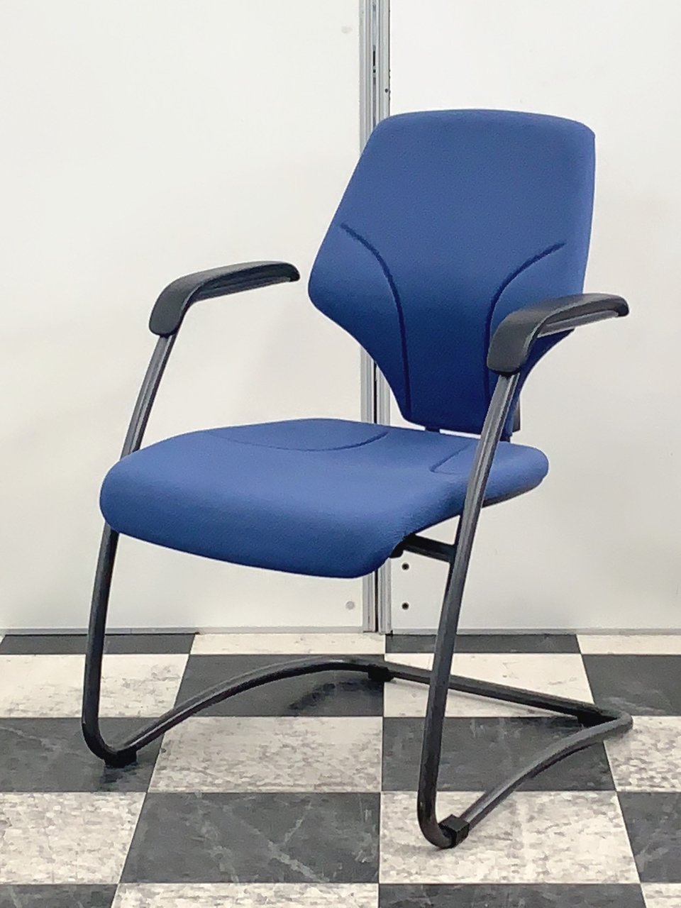 【海外有名メーカー】スタイリッシュで安定感があるカンチレバー脚仕様！ジロフレックス　64
                        giroflex 64 
                                    中古
            