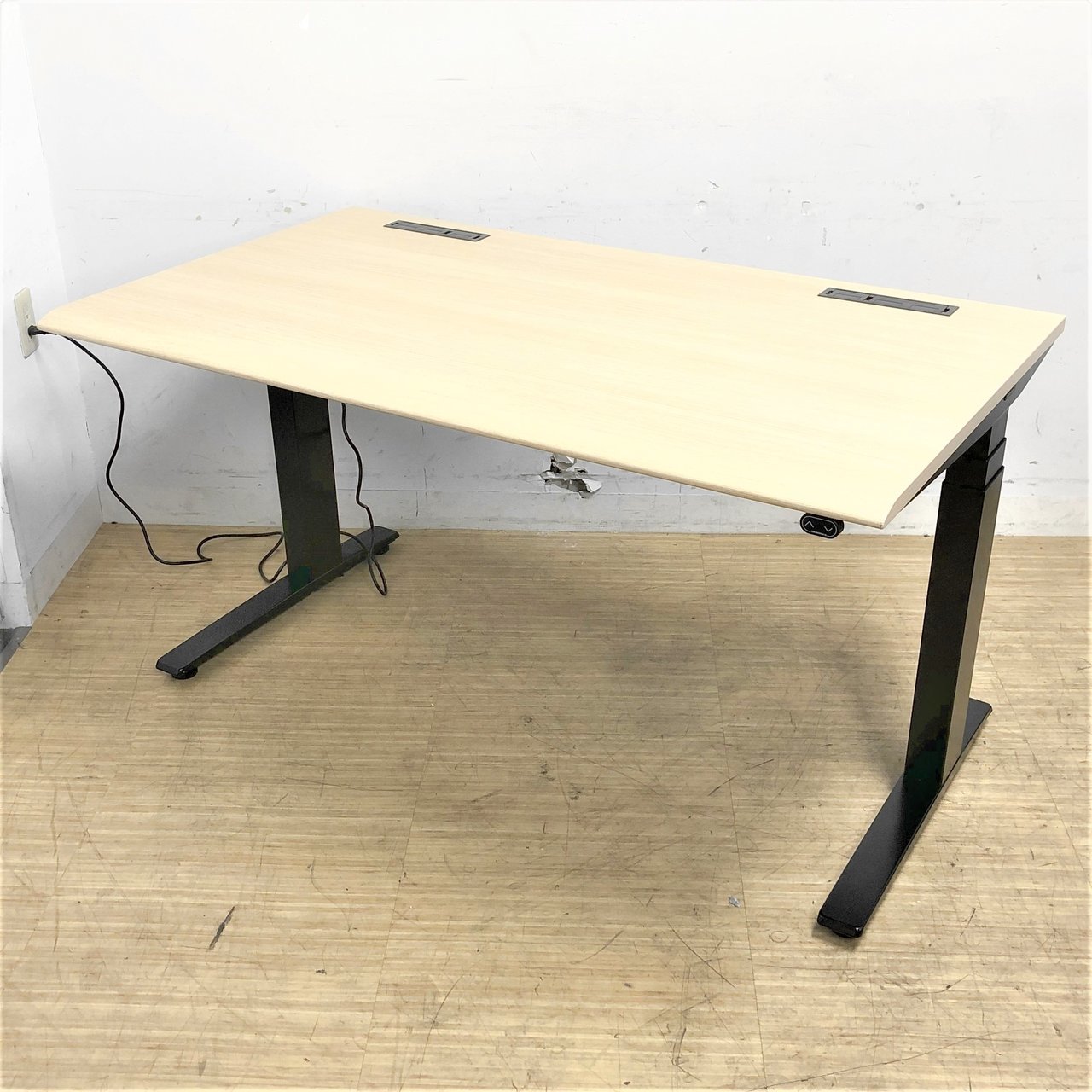 【衝撃の2019年製】上下昇降式デスクが緊急入荷！1年程度のみ使用の美品です。【テレワーク・在宅勤務にも】
                        スイフト 
                                    中古
            