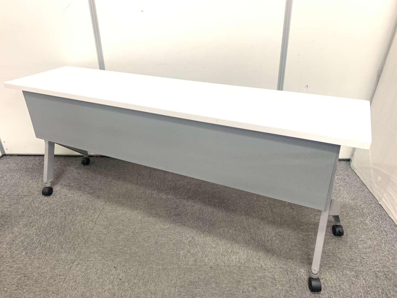 【大量入荷！！】人気のサイドスタックテーブル！　オカムラ製｜フラプター　W1800サイズ 　折りたたみテーブル
                        フラプター 
                                    中古
            