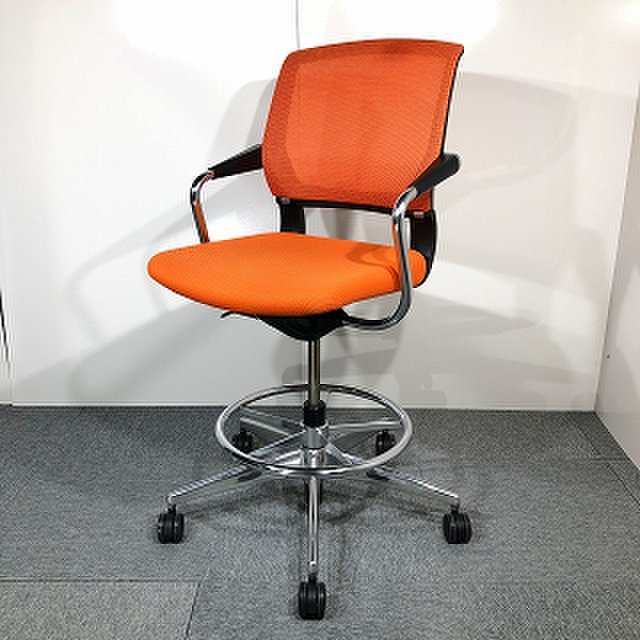 【限定3脚！】貴重なハイチェア入荷です！サテリテチェアの回転脚タイプ【関西倉庫在庫】
                        サテリテ（アルミ脚タイプ） 
                                    中古
            