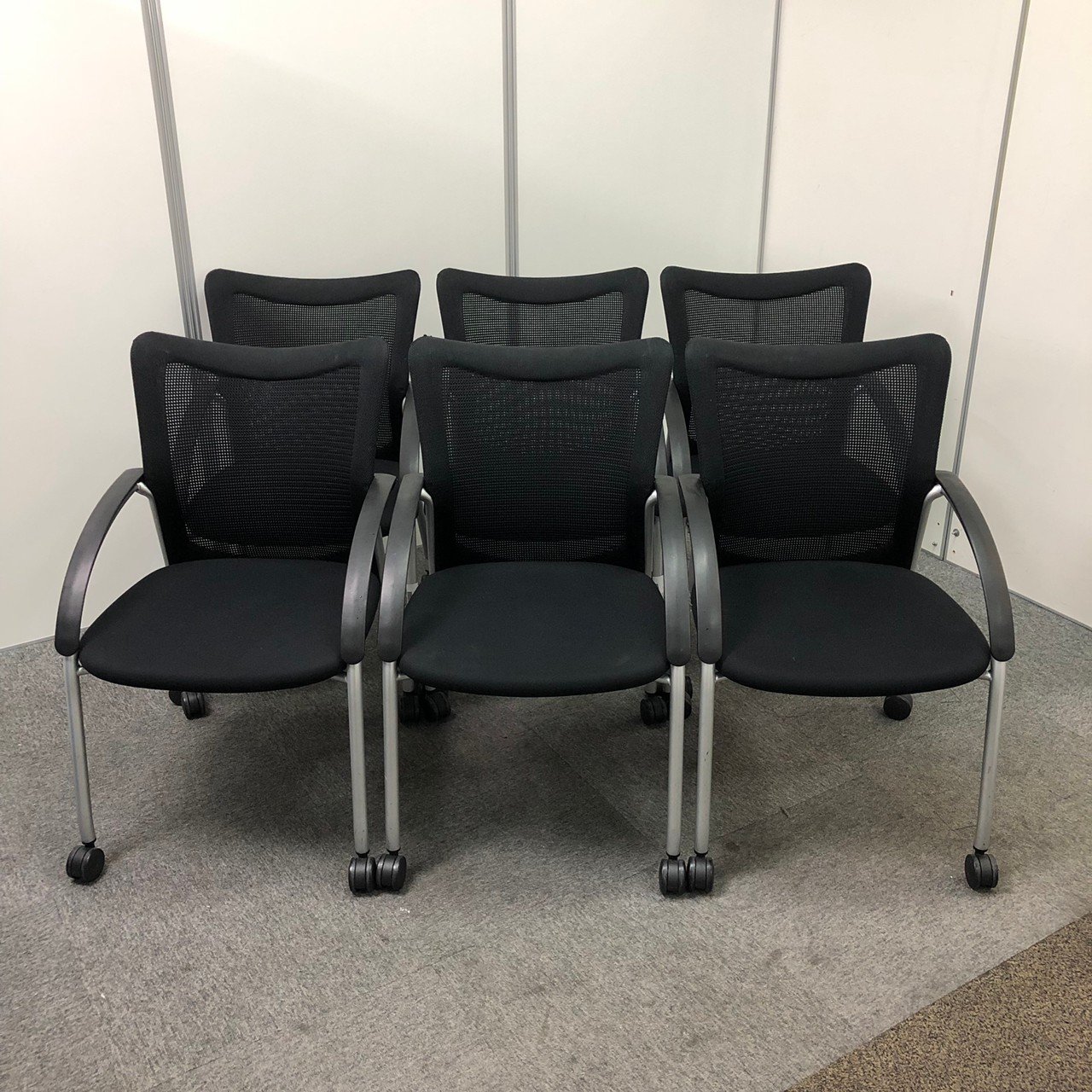 【6脚セットでお得！】オシャレなミーティングチェア入荷！トップメーカーのイトーキ製　1脚　肘が少し使用感有り　特別価格！
                        KEシリーズ 
                                    中古
            