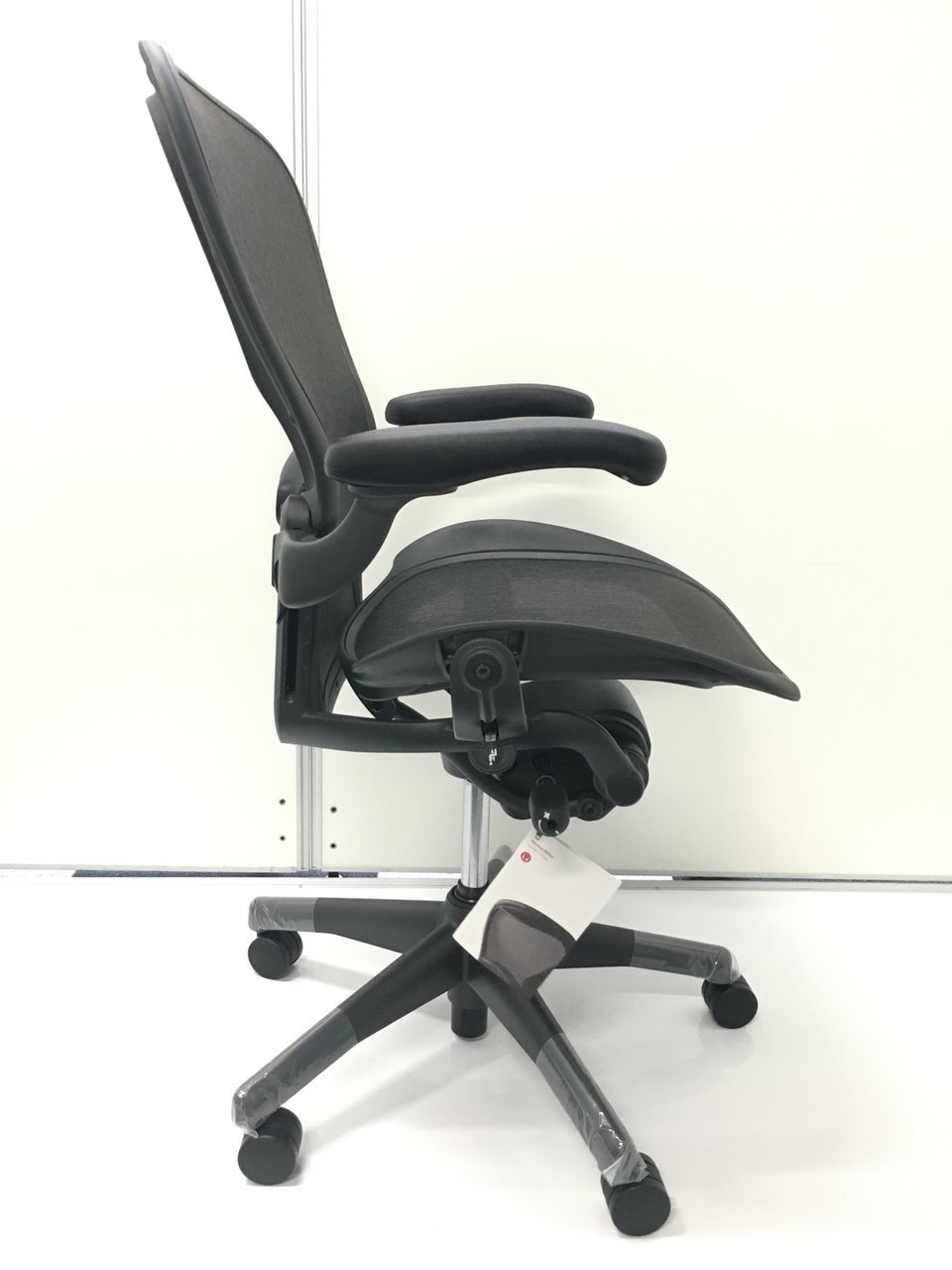 アーロンチェア Cサイズ 肘掛付き 新古品】アーロンチェア Cタイプ アーロンチェア(Aeron chair