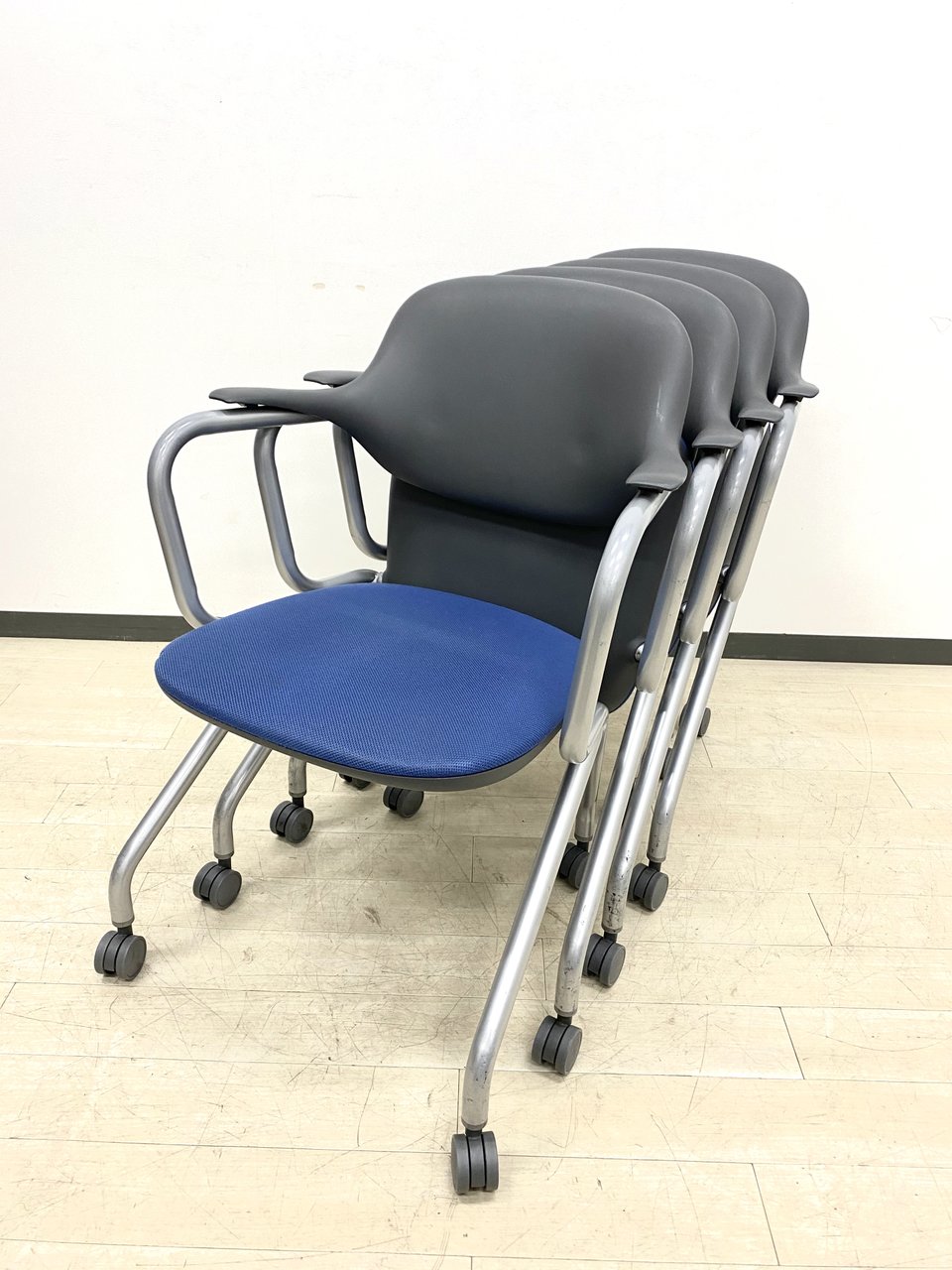 4脚セット　国内メーカーのセット商品！この機会に増設にいかがでしょうか！！
                        その他シリーズ
                                    中古
            