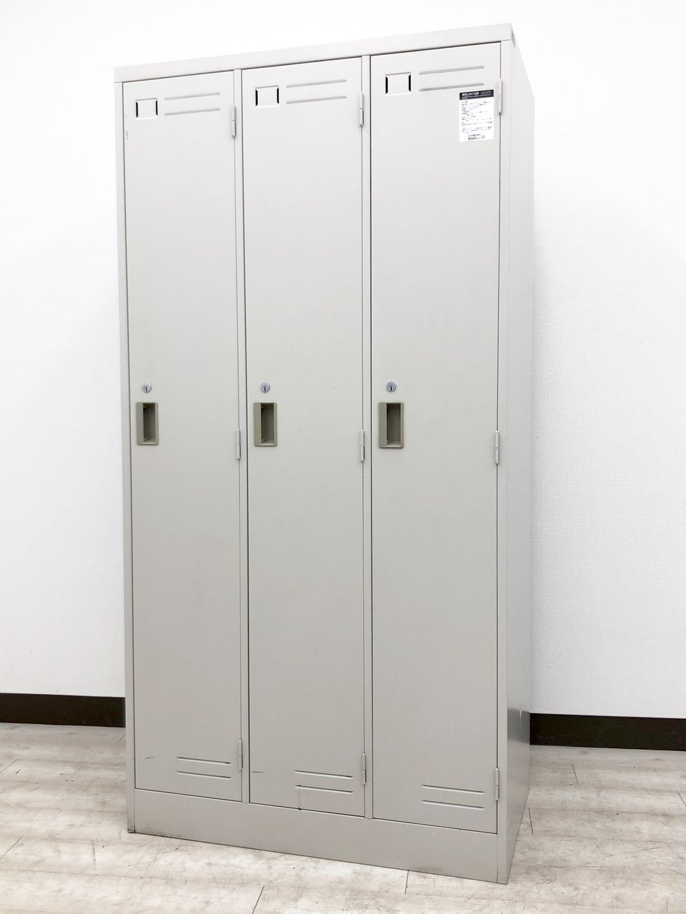 【必需品！】扉が広くて使い勝手◎！これ1台で3名様分の収納が確保できます！【RP】
                        LK
                                    中古
            