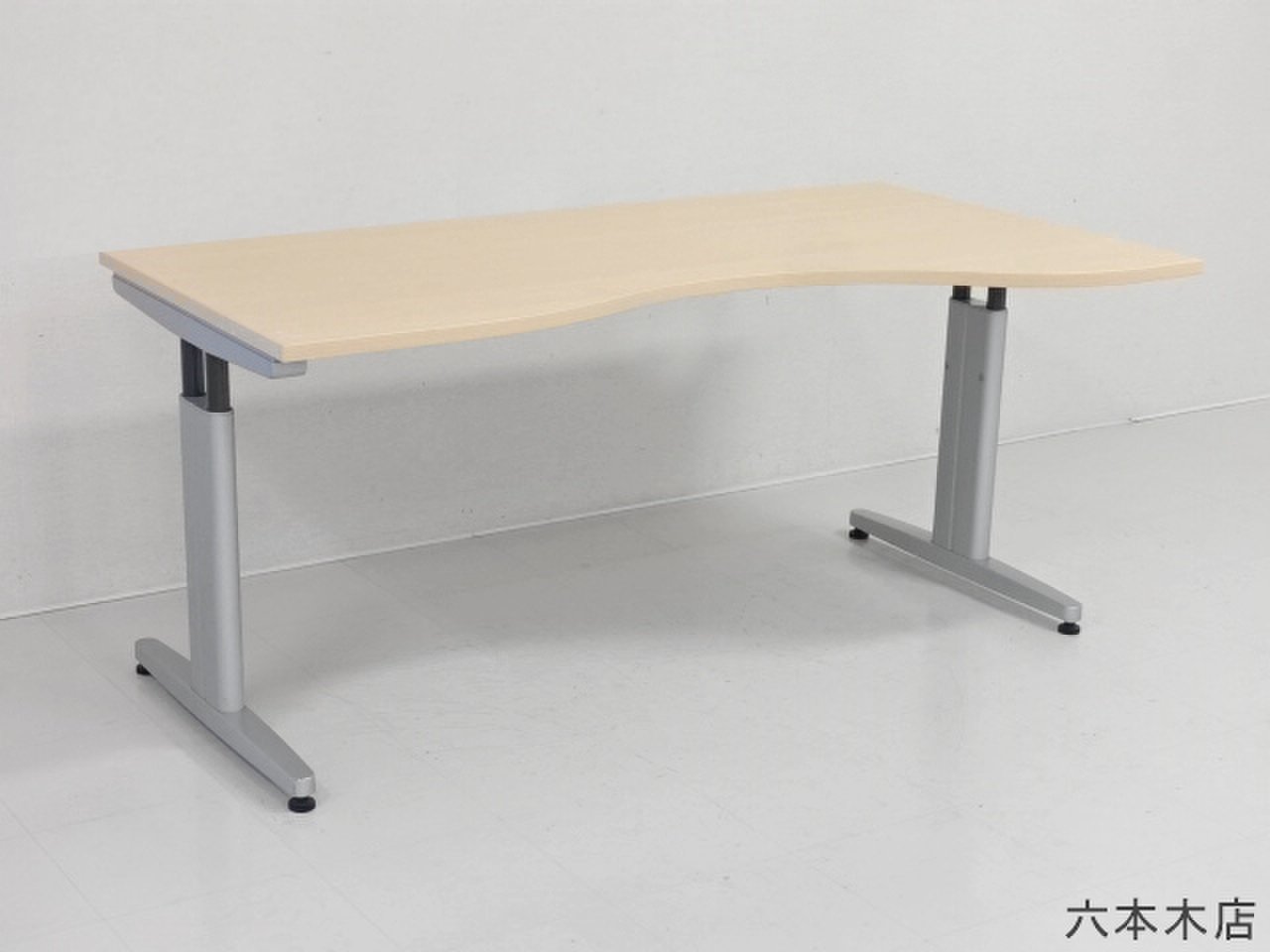 【高さ調整可(組み換え)】書類広げる【RP】
                        アリオス 
                                    中古
            