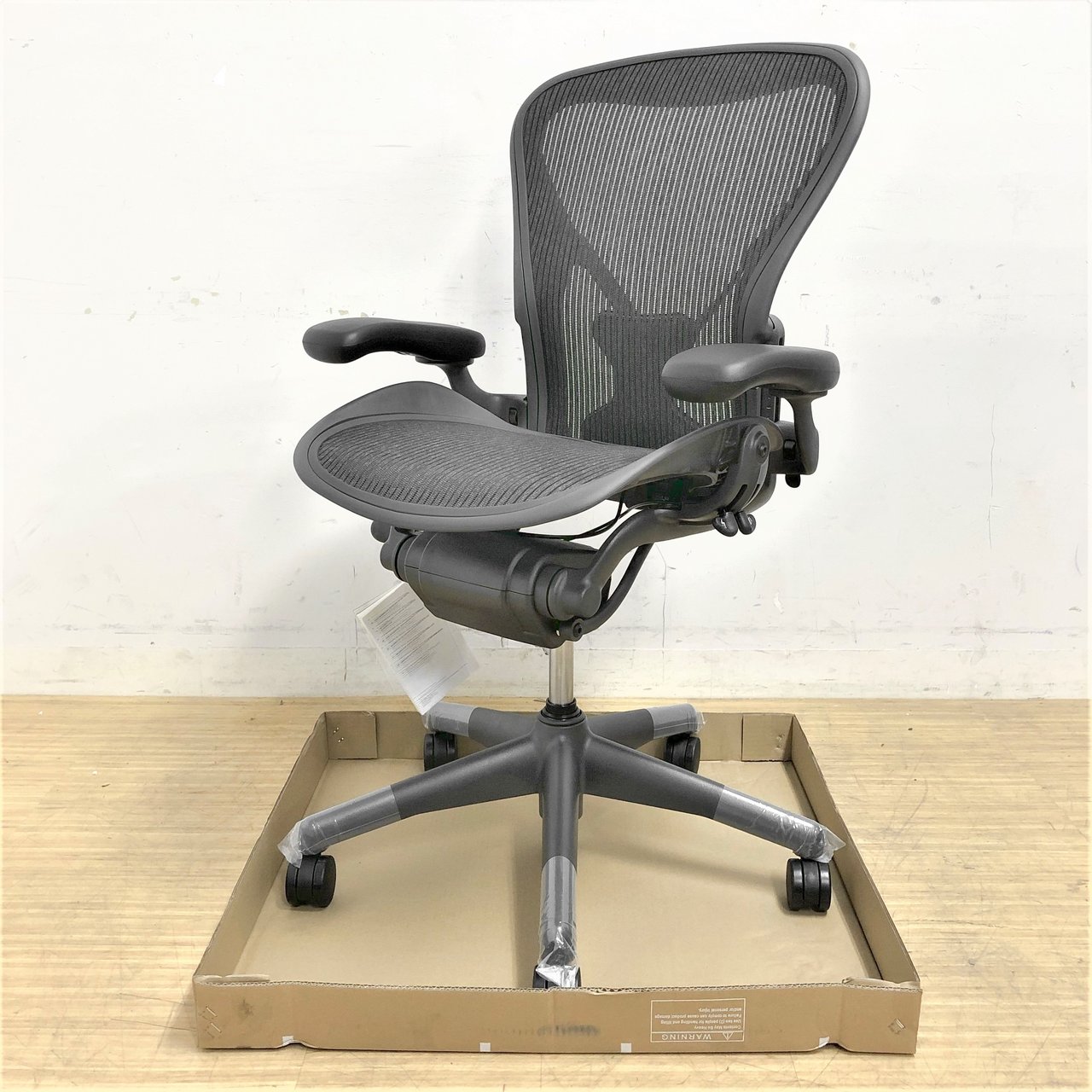 【新古品】アーロンチェア Herman Miller/ハーマンミラー 肘付