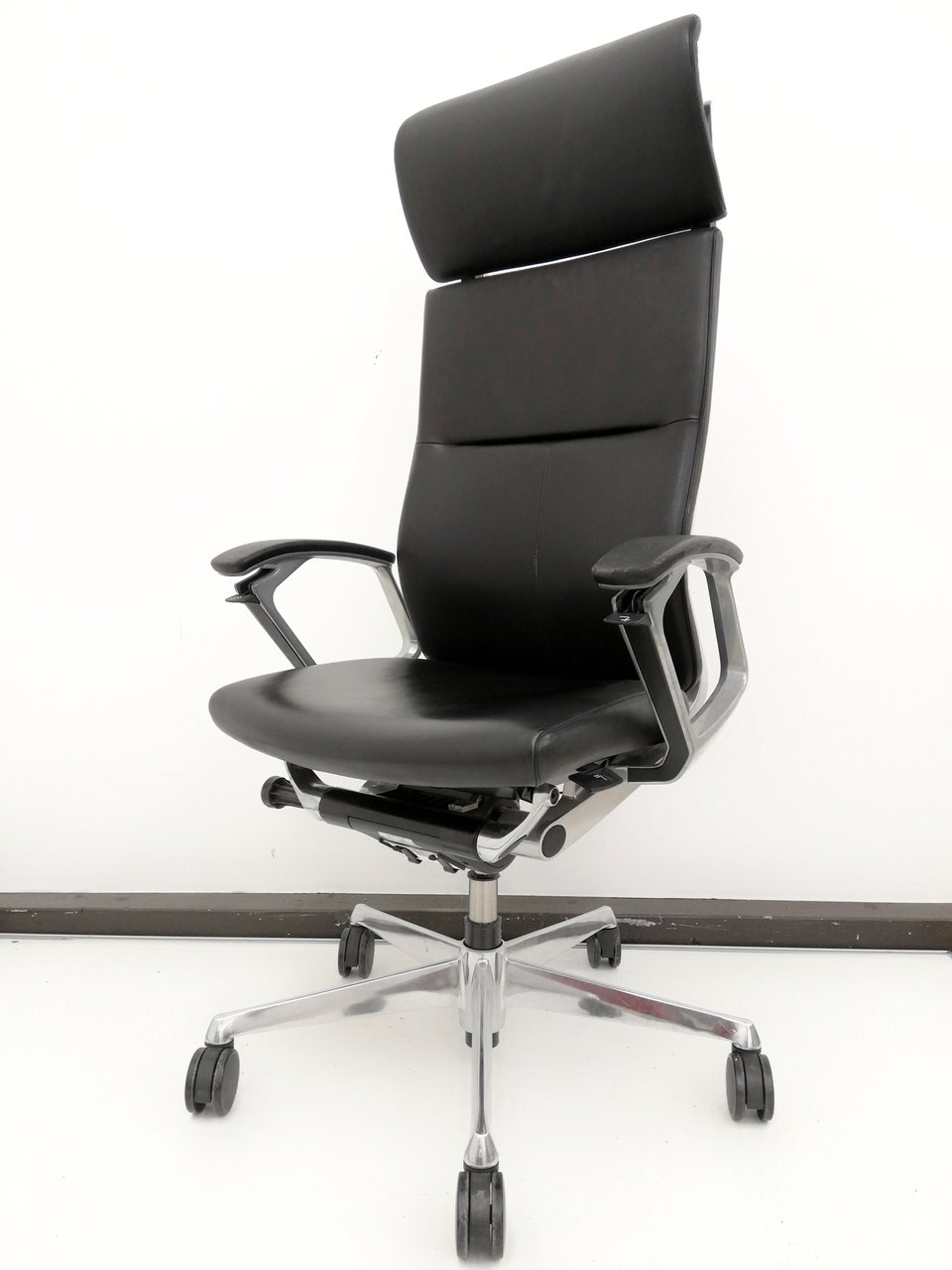 オカムラ製デューク（Duke)革張り仕様入荷！リクライニングロック不良◆肘パッド劣化有
                        その他シリーズ
                                    中古
            