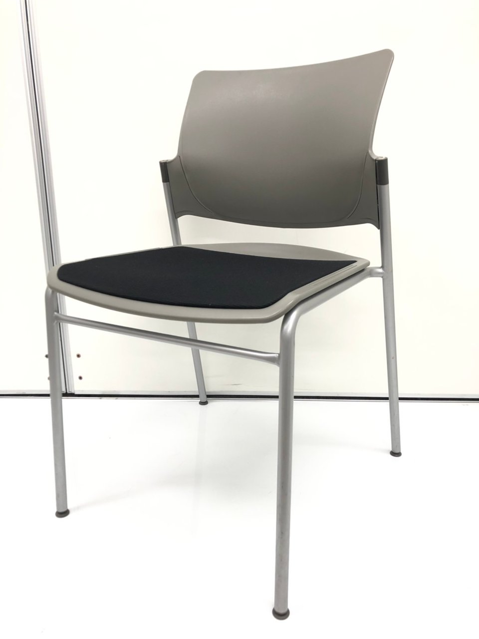 【会議用チェア】重ねられます！【休憩室にも！】
                        フォルマ 
                                    中古
            