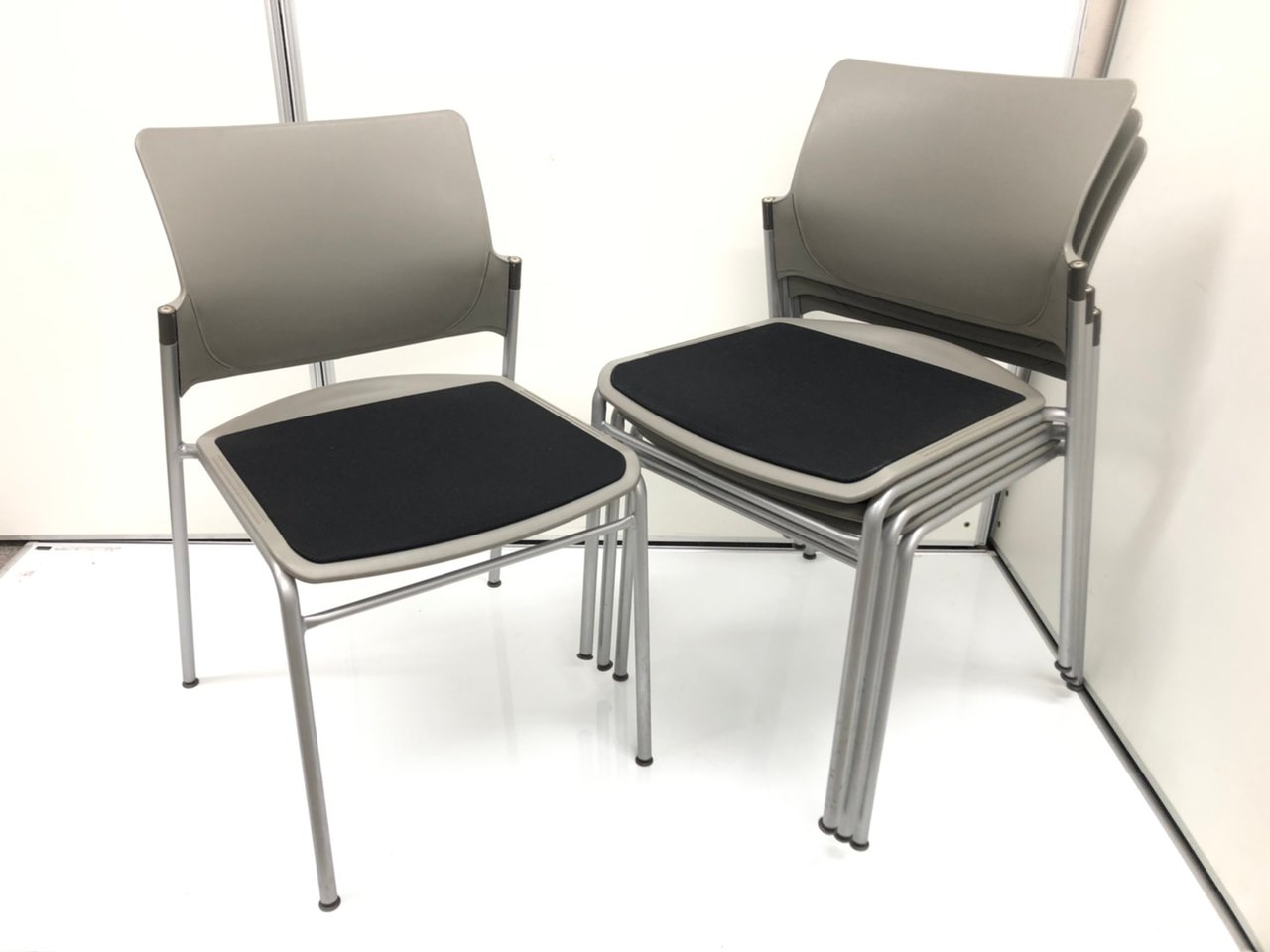 【4脚1セット】まとめ買いがお得！【ミーティング時に便利！】
                        フォルマ 
                                    中古
            