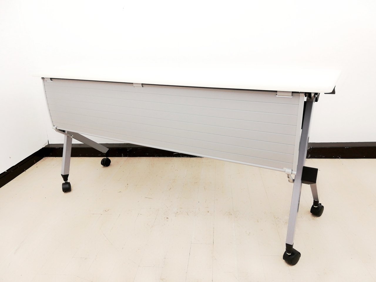 コンパクトサイズ！横幅1500ｍｍサイドスタックテーブル登場！◆イトーキ製
                        その他シリーズ
                                    中古
            