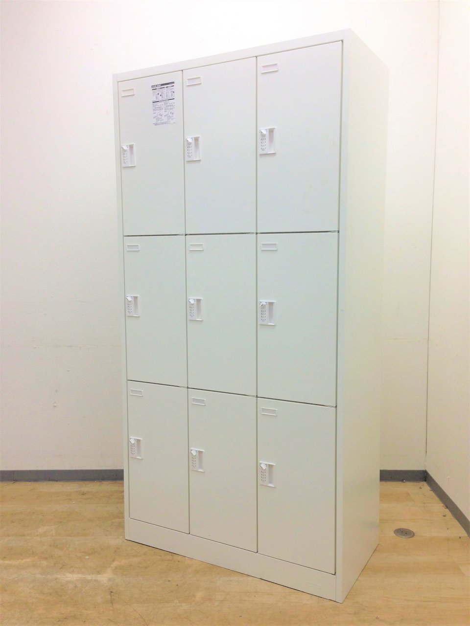 【在庫入替セール品】【限定1台】キーレス運用が可能　9人用ロッカー　ダイヤル式【中古】【オフィス家具】【東京】【大阪】【愛知】【岐阜】
                        FZ 
                                    中古
            