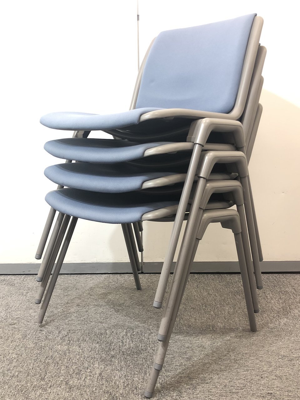【4脚セット販売！】イトーキ製｜スタッキングチェア　ブルー　※5セットのみ
                        その他シリーズ
                                    中古
            