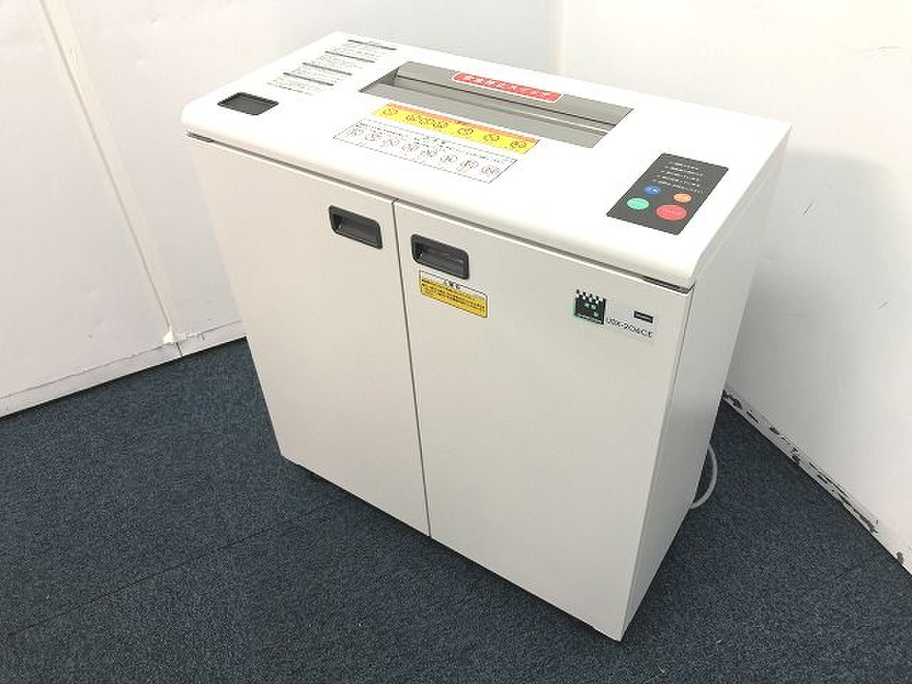 【最大裁断枚数15枚の人気シュレッダーの入荷です！！】
                        USX-206 
                                    中古
            