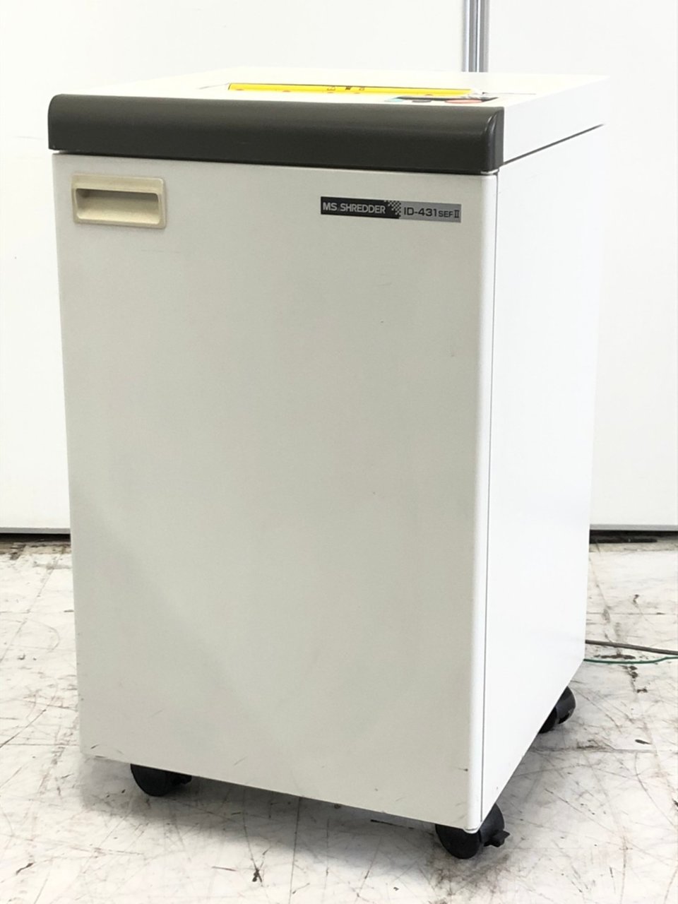 くず収納容量なんと95ℓ！これがあれば煩わしいシュレッダーのゴミ捨ての回数を削減できます！
                        IDシリーズ 
                                    中古
            