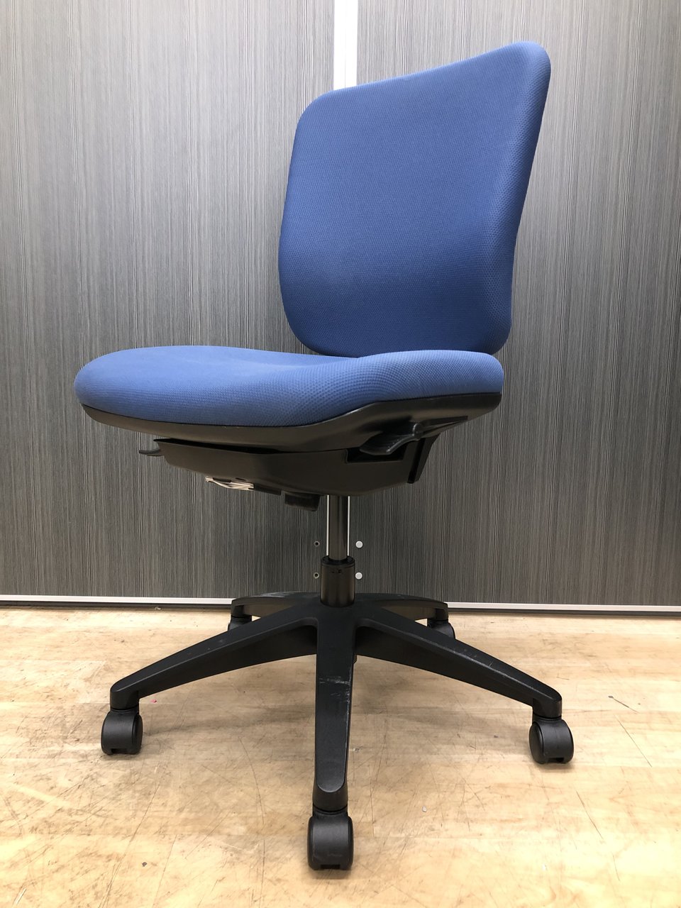 中古】Miチェア MIF-10C ウチダ/UCHIDA 肘無ローバックチェア 288460 