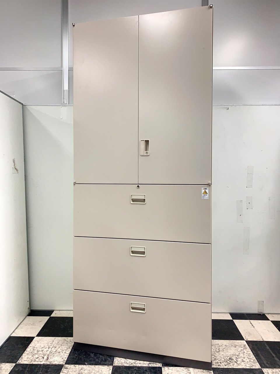 コクヨ　KOKUYO⭐️書庫(本棚) ハイキャビネット／両開き＋3段ラテラル 中古】エディア コクヨ/KOKUYO ハイキャビネット／両開き＋3段