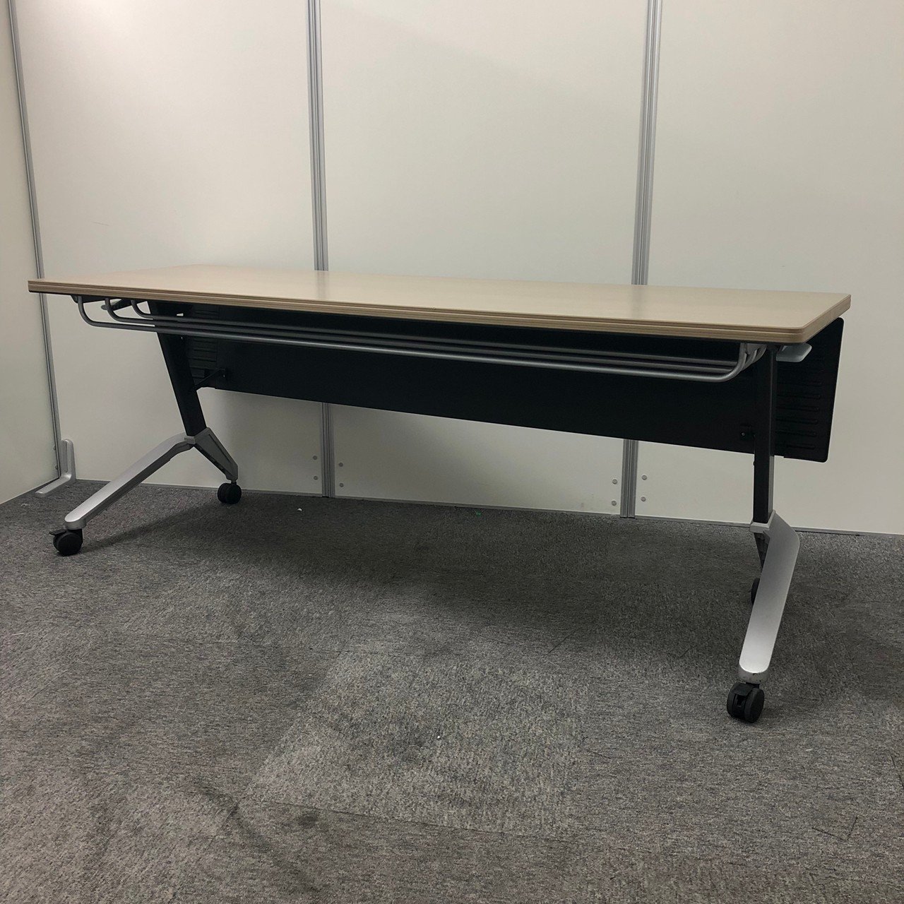 【2台限り特別価格！】天板ナチュラル・幕板付き　スタックテーブル
                        KT-620シリーズ 
                                    中古
            