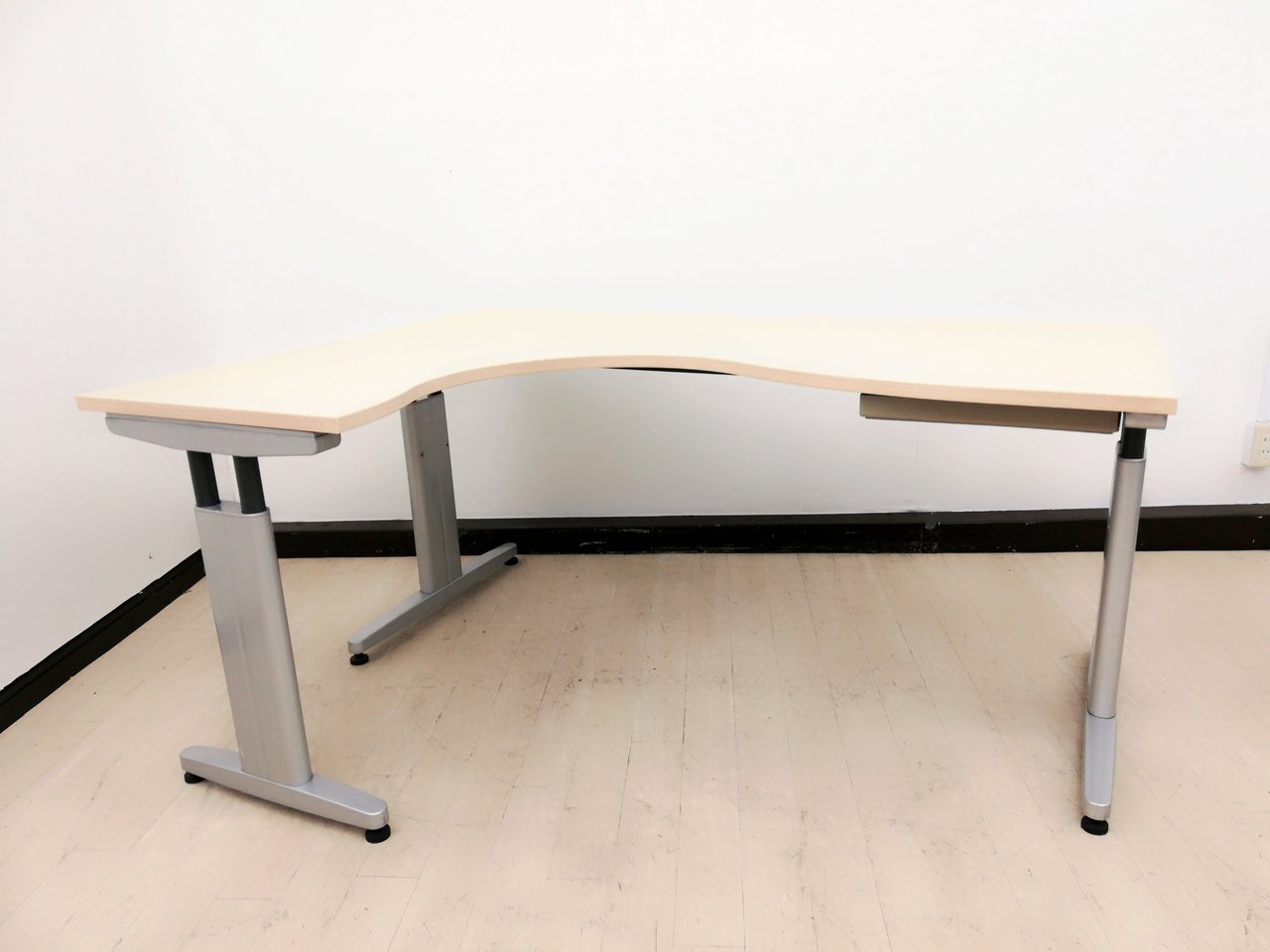 【早い者勝ち】希少品！広~い天板！L字デスク2台入荷！◆コクヨ製
                        アリオス 
                                    中古
            