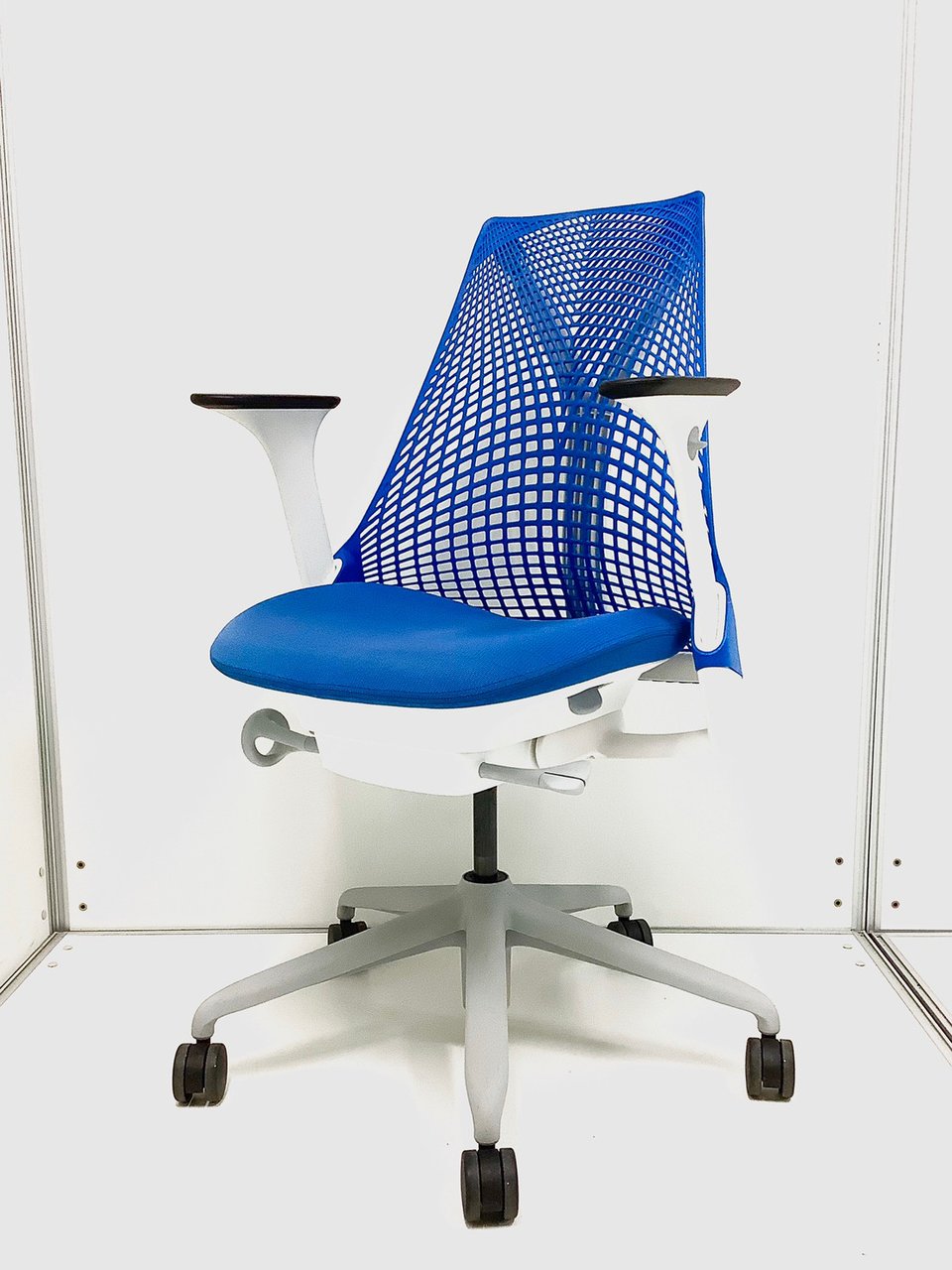 大人気／高級チェア／限定2脚／デザイナーズ家具／2017年製／前傾チルド　◆ハーマンミラー／Herman Miller◆セイルチェア／SAYL Chair　※型番：AS1YA23HA-1062
                        セイルチェア 
                                    中古
            