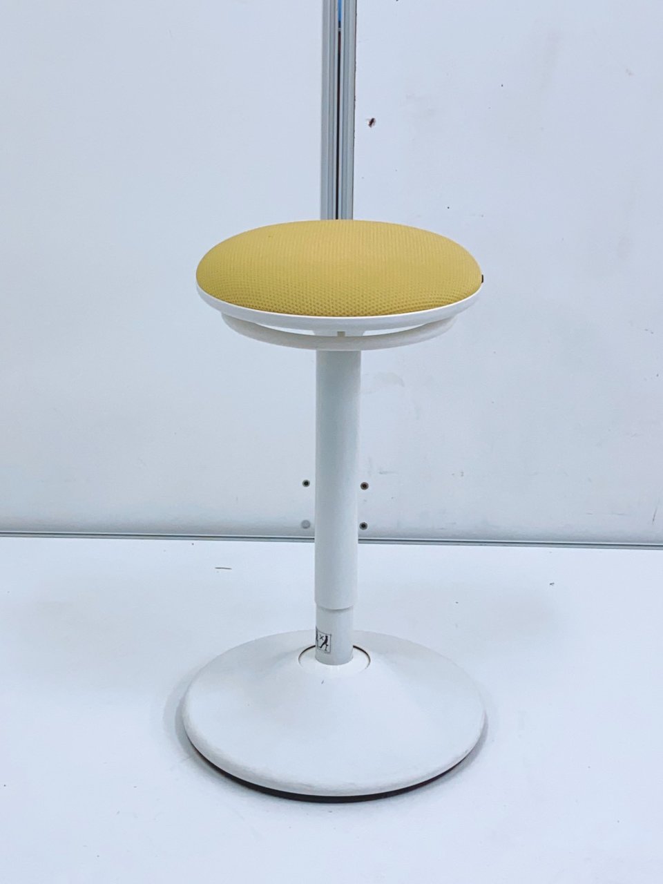 【中古】鮮やかなイエロー！中古では珍しいピルエット（Pirouetto）シリーズ！！疲れにくさを追求したチェア！
                        Pirouettoシリーズ 
                                    中古
            